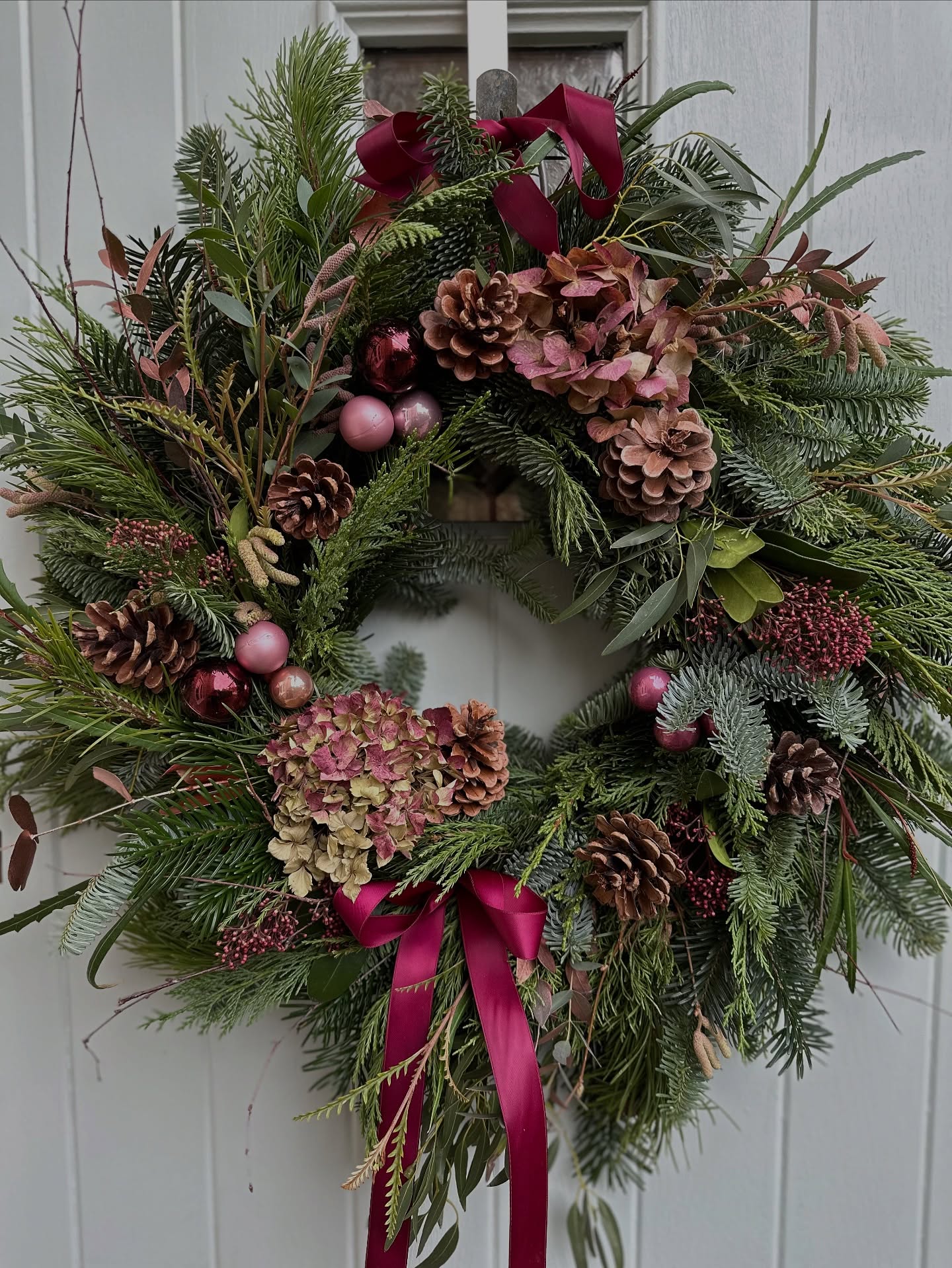 We have our elves prepped and ready to start making wreaths over the next 3 weeks. Get your orders in soon as we have limited capacity to make them before workshops start at the end of November.
🌲
Here are a few of our favourite designs from last year , or custom orders are more that welcome.
#christmaswreath #christmaswreathbedford #xmaswreath