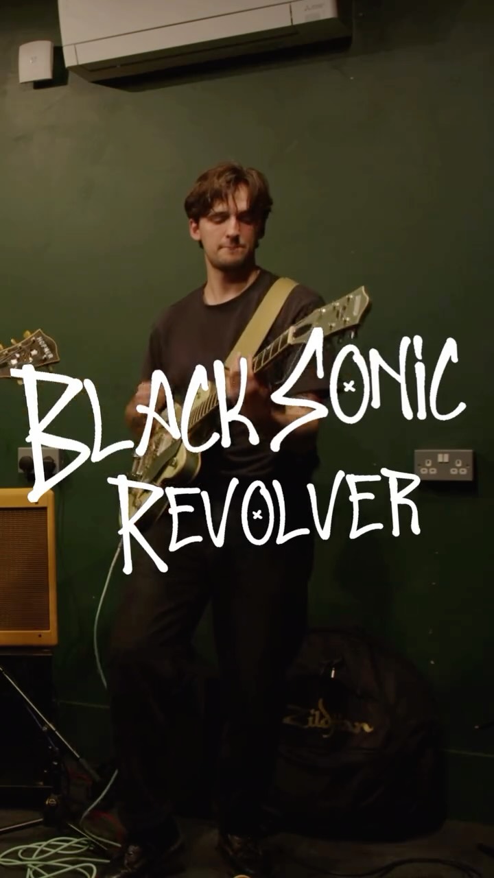 This Instalment of the One Shot series takes us to Manchester underground. A mix of Garage, Psych and indie rock, @blacksonicrevolver is strictly ‘For Those In The Know’
Full session drops 21/11/2025 6pm GMT
audio by @crashtestprod
video by @theyardmcrfilm #newmusic #viral #fyp #reel #music #rock #shorts