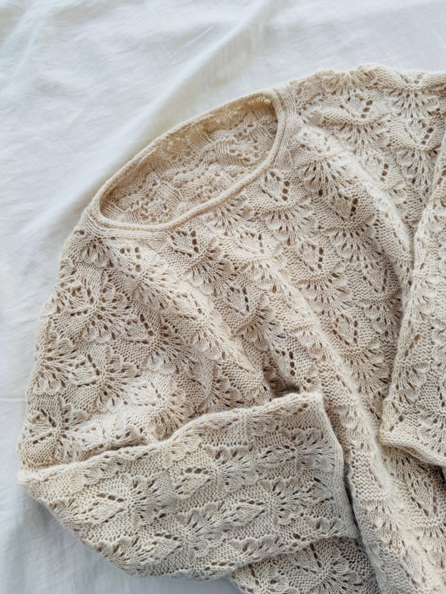 Oh Pierre ❤️ Made by @anne_lissi_ooo and I am still very much in love with the I-cord changes she made in comparison to the original half twisted ribbing of the pattern 🥰
.
If you want to add the I-cord edging instead of the ribbing in the pattern, there is a YouTube tutorial available on my channel how to work the I-cord edging 💗
.
.
.
Pattern by me - Pierre Sweater - and available now in German, English, Danish, French, Spanish and Polish on my website and Ravelry
.
Wool: Soft Silk Mohair and Merino by @knittingforolive
.
Advertising
.
#lace #laceknitting #stricken #strick #strickenmachtglücklich #strickenmachtsüchtig #strickenistmeinyoga #knitting #knittinglove #knittingaddict #knitknitknit #nevernotknitting #iloveknitting #handmade #slowfashionmovement #diy #diyfashion #knitter #knittersofinstagram #knittersgonnaknit #knitstagram #knitspiration #knittinginstagram #knittingismyyoga #tejer #strikking #tricoter #breien #strikk