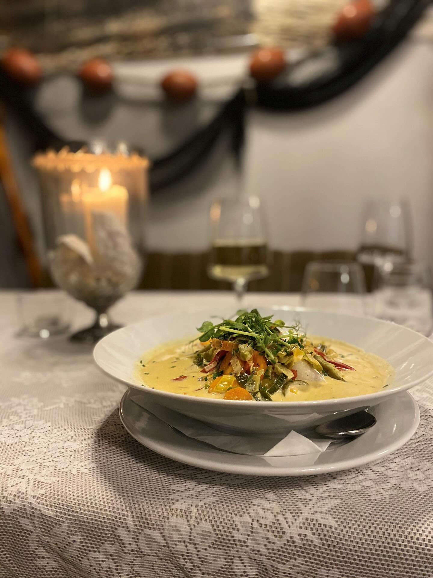 Lunchtur till Åstol!
Dagens första grupp fick en fantastisk tur till Åstol där det serverades lunch på @astolsrokeri .
Med bra kläder kan gästerna hålla sig varma och säsongen fortsätter under hela vinterhalvåret.
#ribx #marstrand #åstol #konferens #konferensaktivitet #kickoff #kulpåjobbet #åkaribbåt #tripoint #lunch