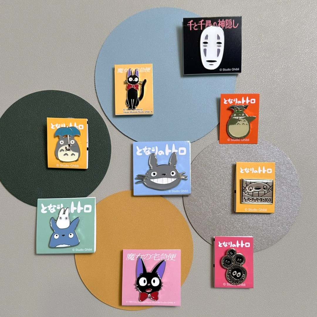 ✨𝐍𝐞𝐰 𝐀𝐫𝐫𝐢𝐯𝐚𝐥𝐬: 𝐒𝐭𝐮𝐝𝐢𝐨 𝐆𝐡𝐢𝐛𝐥𝐢 𝐏𝐢𝐧 𝐁𝐚𝐝𝐠𝐞 𝐂𝐨𝐥𝐥𝐞𝐜𝐭𝐢𝐨𝐧
This charming collection is full of Ghibli-inspired pins, each one carefully hand-coloured by skilled artisans to bring out its unique character and warmth. Every piece captures the whimsy and nostalgia of beloved Studio Ghibli designs while adding the subtle imperfections and depth that only handcrafting can achieve. Whether displayed on bags, jackets, or pin boards, these artisan-finished pins offer a collectible, story-filled touch that feels both magical and personal.
Hope you would like them.
Explore the full collection in our online shop.😉
#oneministore #stationeryshopinuk #mobilestationeryshop #gift #giftidea #StudioGhibli #Totoro #Kikisdelivery #SpiritedAway #lifestyle #accessory