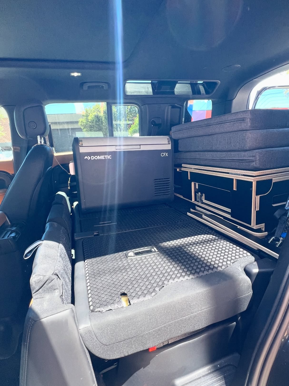 Land Rover Defender 5 Seater β
Custom Slim Camperbox 900
Split bed
Access to Top Load 45l @dometic
Access to @ontap.products
#kataDefender #landroverdefender110