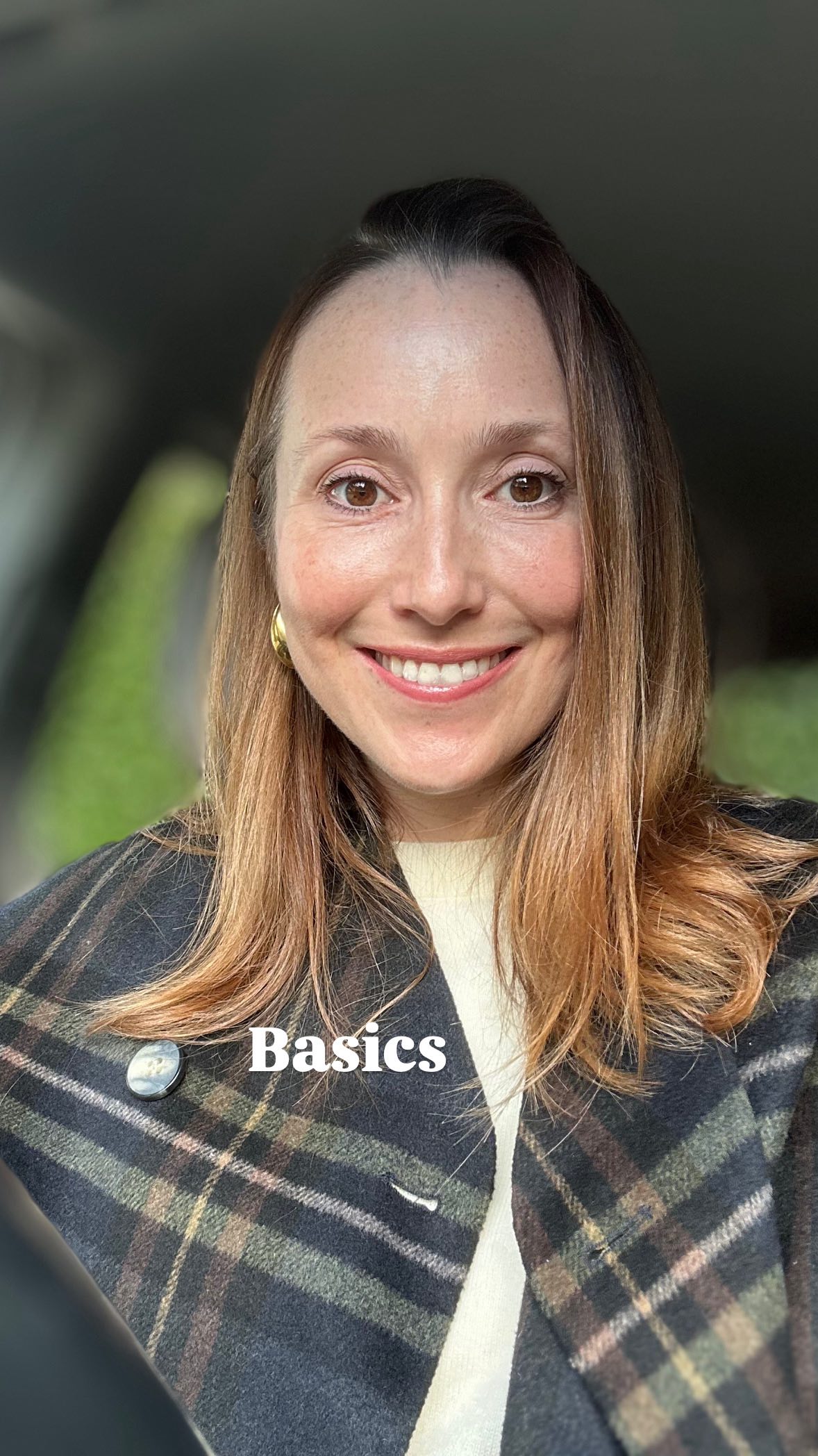 Warm skin tone (Autumns and Springs) get yourself some off-white basics!
Cool skin tone (Winters and Summers) get yourself some white basics!
When you get this right it makes dressing so much easier! #personalstylist #colouranalysis #autumnstyling