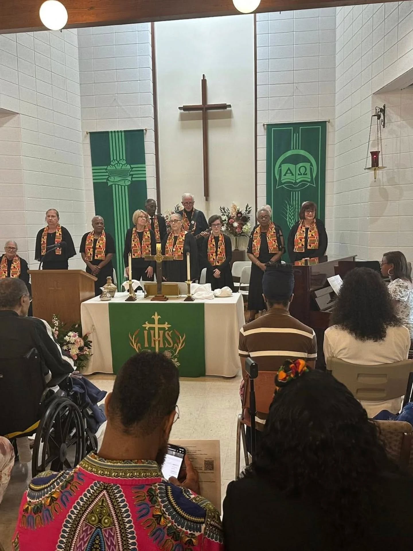 #Greensboro 🎶 Prince of Peace Lutheran Church gospel choir (approx. 15 members) is looking for a pianist/choir director to lead music in church on Sundays and lead gospel choir rehearsal once per week. Pay is $250/week for approx 5-7 hrs per week (2-3 hrs on site + time to prep songs for choir to learn). Prince of Peace Gospel Choir is very diverse in just about any way you can think of, and you'll find that the church is very welcoming and non-judgmental. 🎶 You may find out more about the church, and apply at the link in bio if interested & qualified: https://linktr.ee/POPLC.GSO
Please like and share this post on your personal social media pages to increase the reach.
Thank you! 🙏
#pianist #gospelmusic #choirdirector #churchmusician #reconcilinginchrist #Greensboro #partimejob