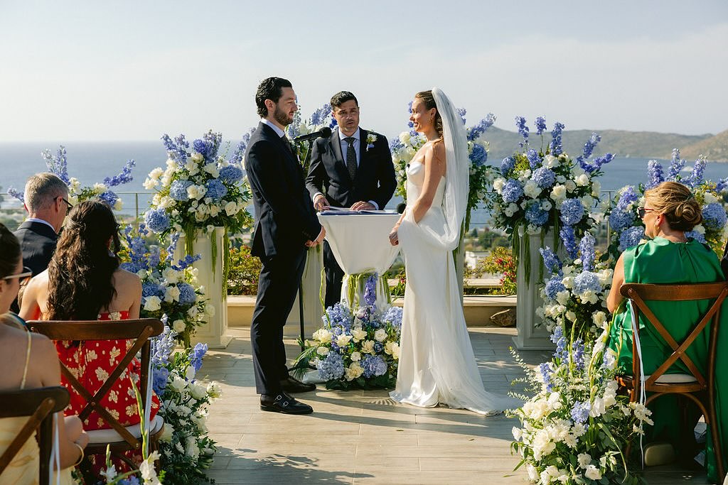 Alice and Shaun joined their lives in front of loved ones on a hill seeing Yalıkavak bay…
This was a beautiful ceremony !