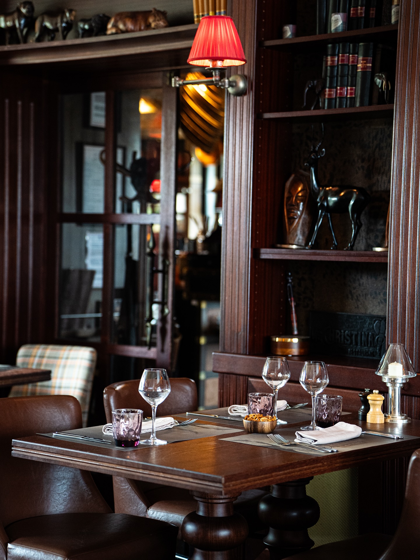 ✨ Au Christina, nous gardons l’âme de la maison — élégance, accueil et convivialité intactes. Toujours un plaisir de vous recevoir dans notre restaurant et de vous accueillir comme il se doit. Belle semaine à tous 🍷🌿