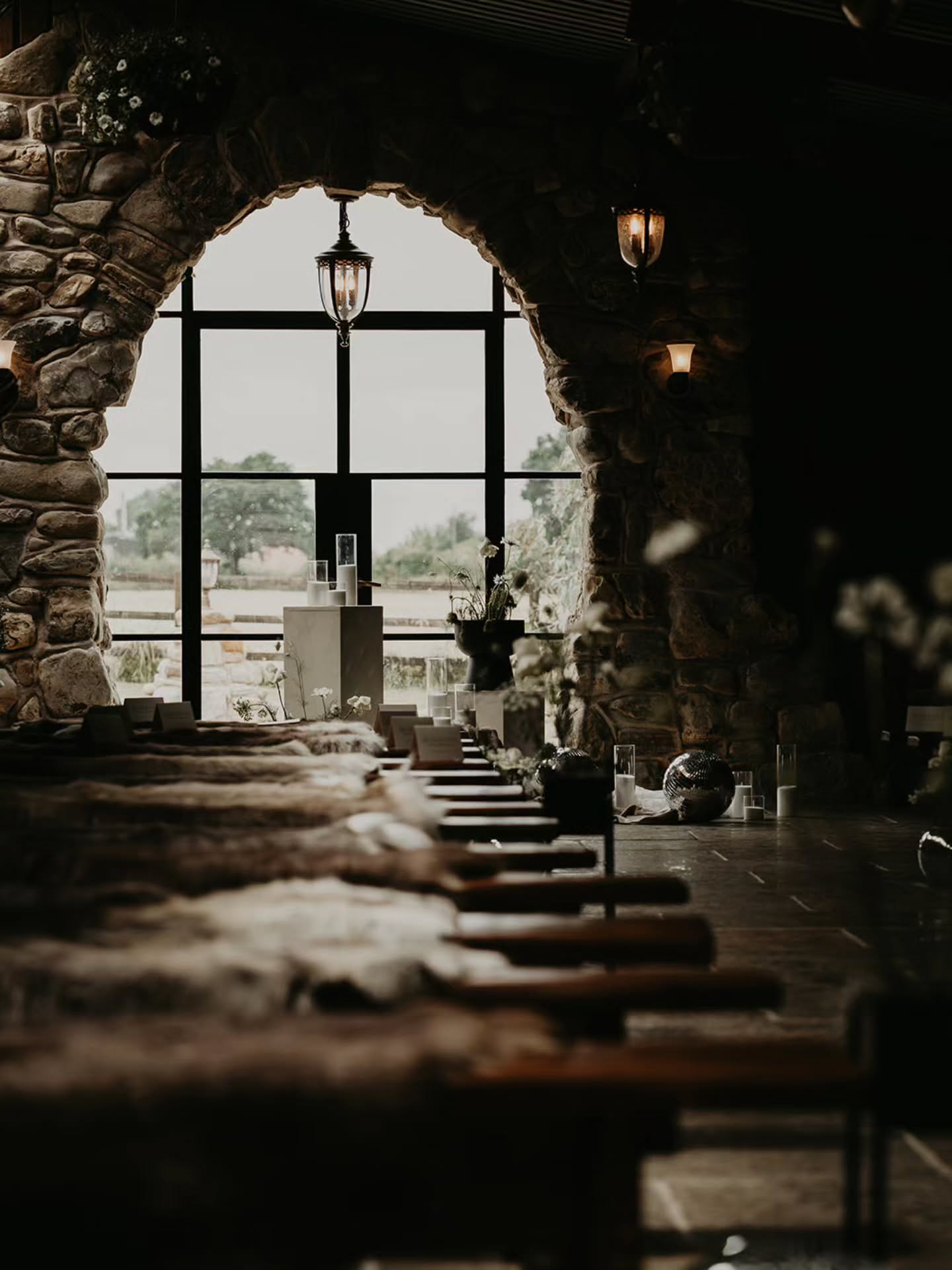 ONLY FOR THE STYLE CONSCIOUS.
Capture by @markhortonphotos for @joecorbett03
@studiocorbett at @thewillowmarshfarm.
Flowers,styling, stationery, support (and donning a boot from a broken ankle at the time) @junie_poonie