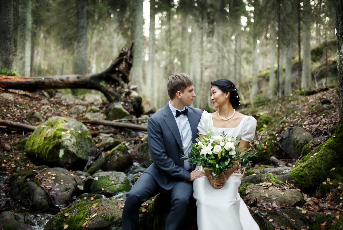 Vuonna 2026 aion alkaa pitää omaa videoblogia. Viimeisten kolmen vuoden aikana aktiivisuuteni sosiaalisessa mediassa on laskenut lähes nollaan. Syynä olivat muutto ja sopeutuminen. Nyt voin sanoa, että olen jo sopeutunut, ja aion kertoa enemmän työstäni ja elämästäni Suomessa. Aloitan 1. tammikuuta 2026. Toivon, että tämä on kiinnostavaa.
Vuodelle 2026 minulla on tällä hetkellä varattuna kolme hääkuvausta. En tiedä onko se paljon vai vähän, mutta ensi vuonna annan kaikille pareille myös lahjaksi ennen häitä pidettävän kuvauksen.
Lisää kuvia sivustolla www.didykmaksim.com
#weddingphotographervantaa #weddingphotographerhelsinki #photographerespoo #photographerhelsinki #helsinkiphotography #valokuvaajaespoo #valokuvaajavantaa #valokuvaajahelsinki #weddinghelsinki #weddingespoo #hääkuvaajaturku #hääkuvaajaespoo #hääkuvaajavantaa #hääkuvaajahelsinki #фотографхельсинки #свадебныйфотографхельсинки #perhekuvaajahelsinki #perhekuvaajaespoo #perhekuvaajavantaa #perhekuvaushelsinki #perhekuvausespoo #weddingphotographerespoo #finlandweddingphotographer #häät2026 #hääkuvaaja #hääkuvaajat #hääyrittäjät #perhekuvaus #valokuvaajatsuomi #hääkuvaajaturku