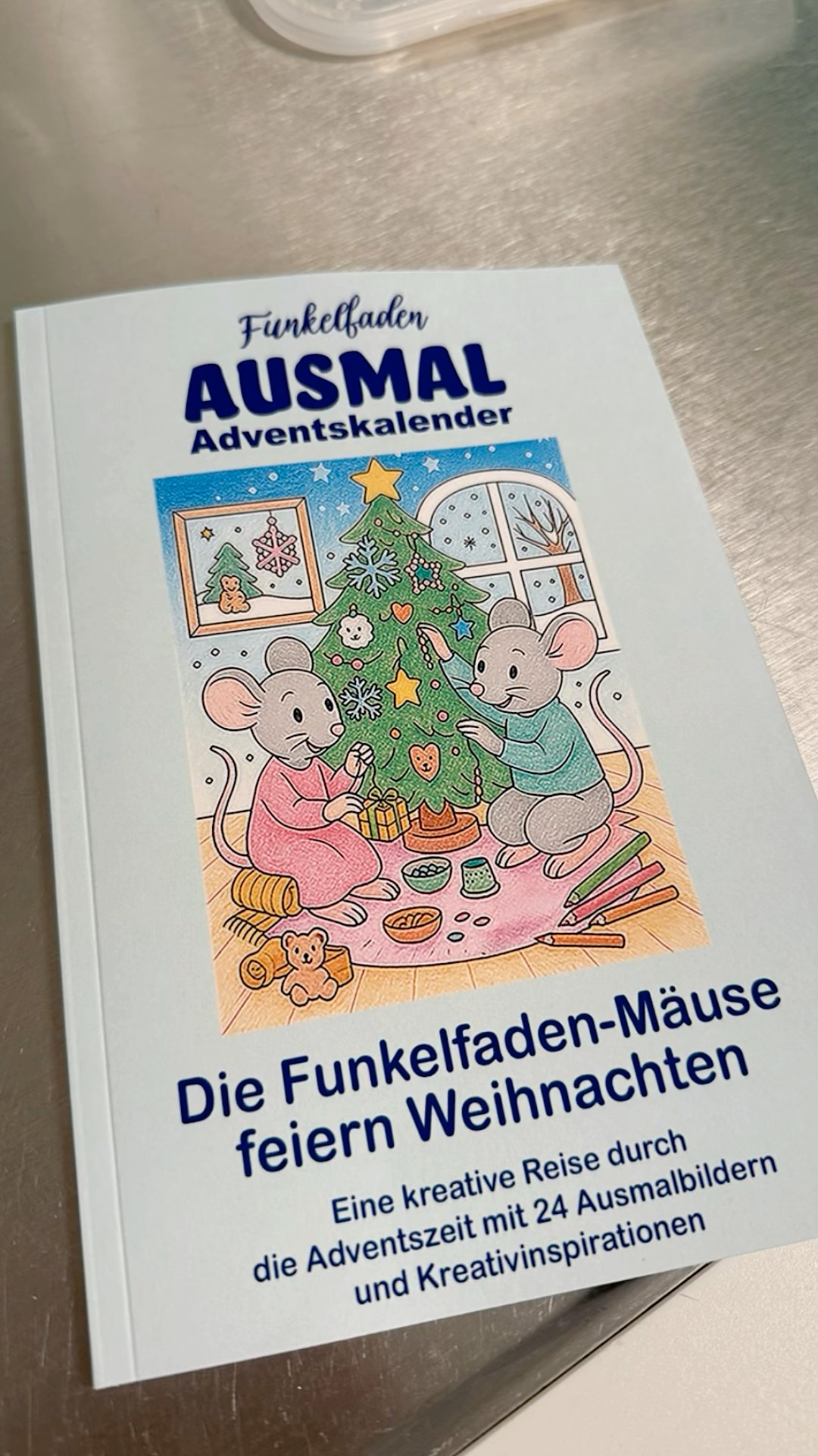 🎄 Wundervolles Geschenk von Funkelfaden! ✨
Ein liebevoll gestaltetes Ausmalbuch für Kinder, das durch die Adventszeit begleitet.
Die kleine Funkelfaden-Maus erlebt darin eine zauberhafte Weihnachtsgeschichte – perfekt zum Ausmalen, Staunen und Freuen. 🐭💫
Wer also noch ein schönes, kreatives Geschenk für seine Kinder sucht, findet das Buch jetzt bei Amazon.
Werbung: Link im Bio.
@funkelfaden #malbuchfürkinder #kinderbuch #weihnachten