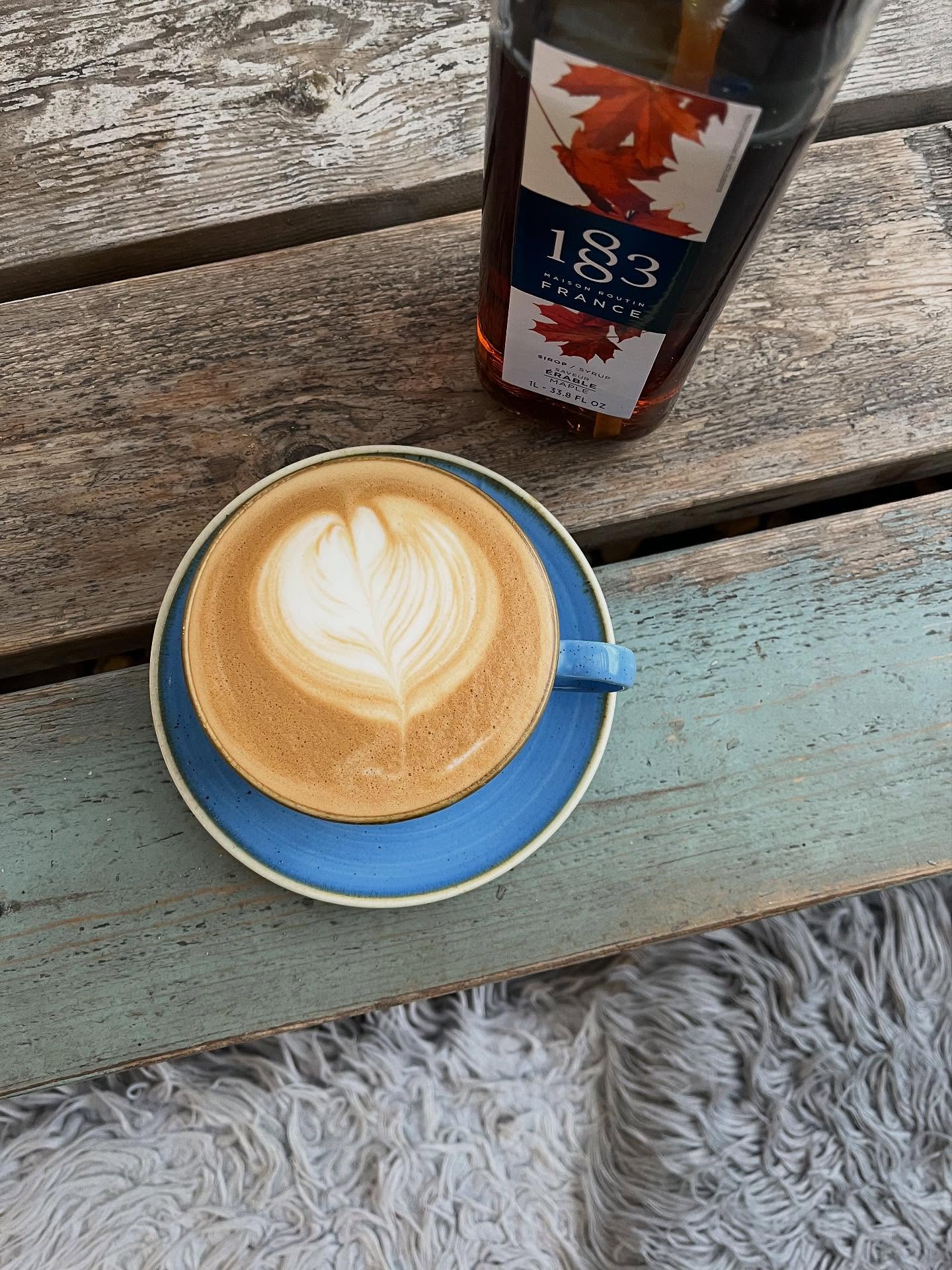 THE MAPLE LATTE 🍁 A new autumn special to ease you into the colder days ahead! Warming and sweet, the perfect addition to a dog walk or a catch up with friends 🍂☕️
Available now!
#themeadowcafe #themeadowcafechelt #coffeevibes #coffeeshop #maplelatte #maplesyrup #autumndrink #autumnalvibes #cosycafe #coffee #smallcafe #cheltenhamlife #cheltenhamtown #coffeesyrup