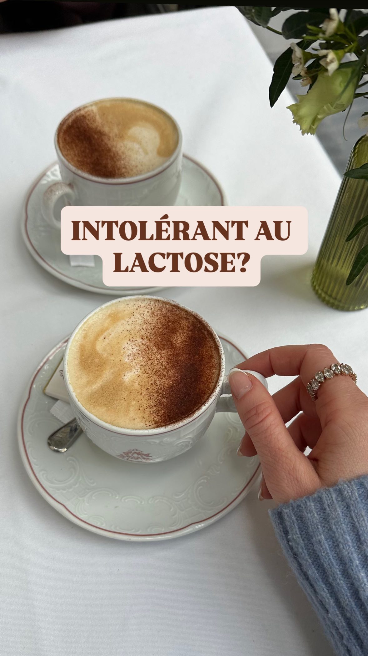 🐄Boire du lait? Pas pour tous!
🍼Nous ne sommes pas adaptés à boire du lait à l’âge adulte.
Mais avec l’introduction de l’élevage, certaines populations se sont adaptées et sont devenues tolérantes à nouveau suite à des mutations génétiques.
🥛Boire du lait en étant intolérant induit des troubles digestifs.
Cela peut induire un déséquilibre de la flore, de l’inflammation, de l’acné…
🌱 Intolérance au lactose : comment la détecter et mieux la vivre ?
Si tu soupçonnes une intolérance au lactose, plusieurs options existent : du test génétique au breath test à l’hôpital, tout comme un test maison simple (boire un grand verre de lait à jeun et observer l’apparition de ballonnements, toux ou autres symptômes dans les 45 minutes).
Bonne nouvelle : il existe des solutions pour te soulager ! 🎉
👉 Opter pour des laits végétaux ou des produits sans lactose,
👉 Utiliser des enzymes digestives (lactase) en soutien,
👉 Choisir des fromages naturellement faibles en lactose comme le parmesan ou le comté 🧀
💬 Tu t’es déjà testé(e) ? Quels symptômes as-tu remarqués ?
📚Je suis auteure de mon premier livre: « la révolution du cétogène flexible: maîtriser sa santé à 360 degrés ». Disponible en ligne (lien en bio) et en librairies.
-
#lactoseintolerant #lactosefree #sanslactose #digestion #ballonnements #laitvegetal #santédigestive #nutrition #bienêtre