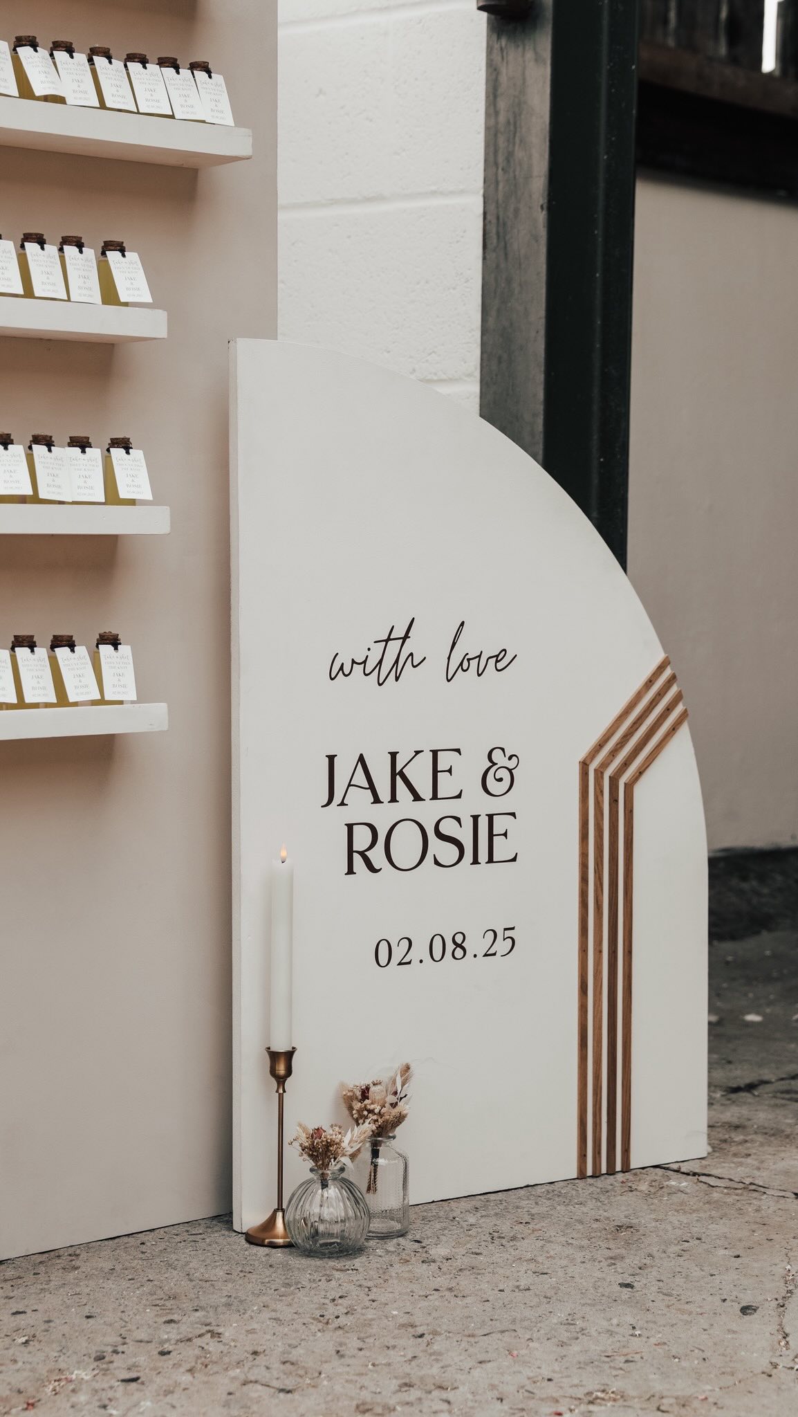Take a shot, take a seat! 🙌
Is there anything better than having a shot for each of your guests before they’re seated. You can then use your shots during your speeches to toast the newlyweds (or just to start the wedding breakfast on a high!)
All out signage and stands are fully customisable 🫶
#takeashot #takeaseat #lemoncello #seatingchartideas #weddinginspiration #weddingstyling
