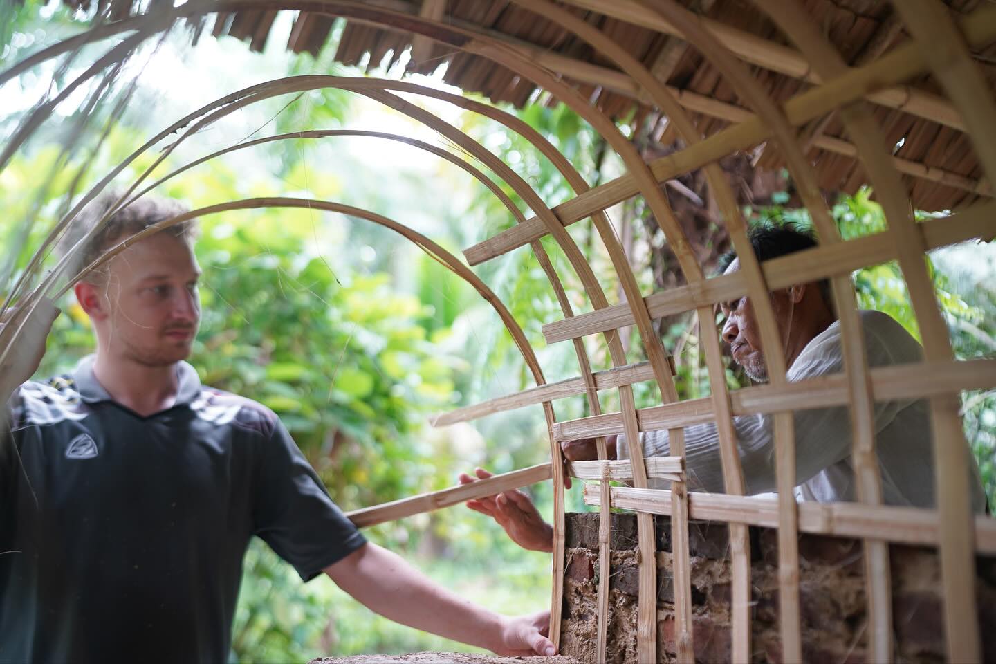 🍕🌿 From earth to oven!
Our French internship students learned to build a natural pizza oven using brick, termites clay, hay, and bamboo — a mix of creativity, teamwork, and sustainable craft.
The program ended beautifully with a cultural exchange in Ao Luek, sharing homemade pizza with the local community on their last day ❤️
#ThaiSpiritLife #EcoInternship #SustainableLiving #NaturalBuilding #ClayOven #BambooCraft #CulturalExchange #AoLuek #KrabiThailand #GreenEducation #CircularEconomy #CommunitySpirit #NatureLivingInstitute #InternshipThailand