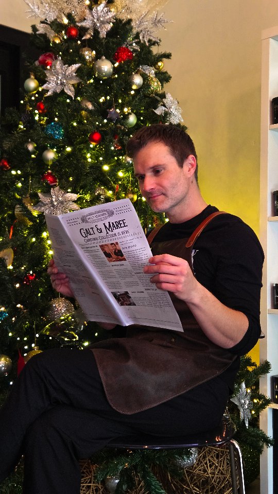 The long awaited Christmas collection is finally here and we can't wait for you to try all of the Nostalgic Christmas aromas we've been whipping up🖤
#christmascandle #christmascandles #christmasmagic #nostalgicchristmas #traditionalchristmas