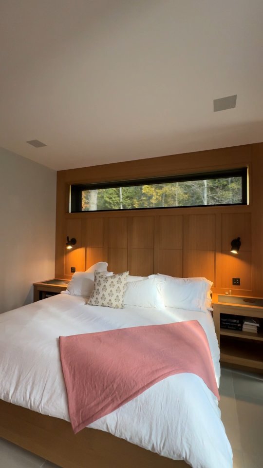 Lighting that transforms the room.
The guest house bedroom features a lighting system that adds warmth, depth, and comfort at the touch of a button.
Builder: Sawteeth Carpentry
Architecture and Design: @truexCullins
Landscape: @wagnerhodgson
Fenestrations: @northeasttradeservices
Windows and doors: @makrowin_eu
Siding: @deltamillworks
#sawteethcarpentry #guesthouse #bedroomdesign #customhomes #adirondackbuilds #essexny #behindthebuild #craftsmanshipmatters #buildingprogress