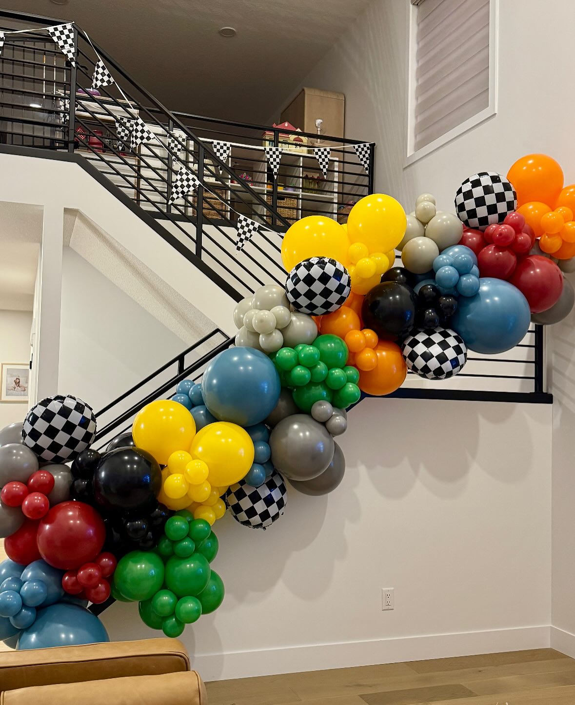 Monster Truck but elevated☝🏼 I was matching my balloons to the invite the client sent me (swipe to compare! 👉🏼)
This mama is not a primary colours kinda girl so I decided to add that dusty blue, darker red and 2 shades of grey to get a little closer to that watercolour look she wanted. 🎨
What do you think?
#monstertruckballoons #edmontonballoons #yegballoons