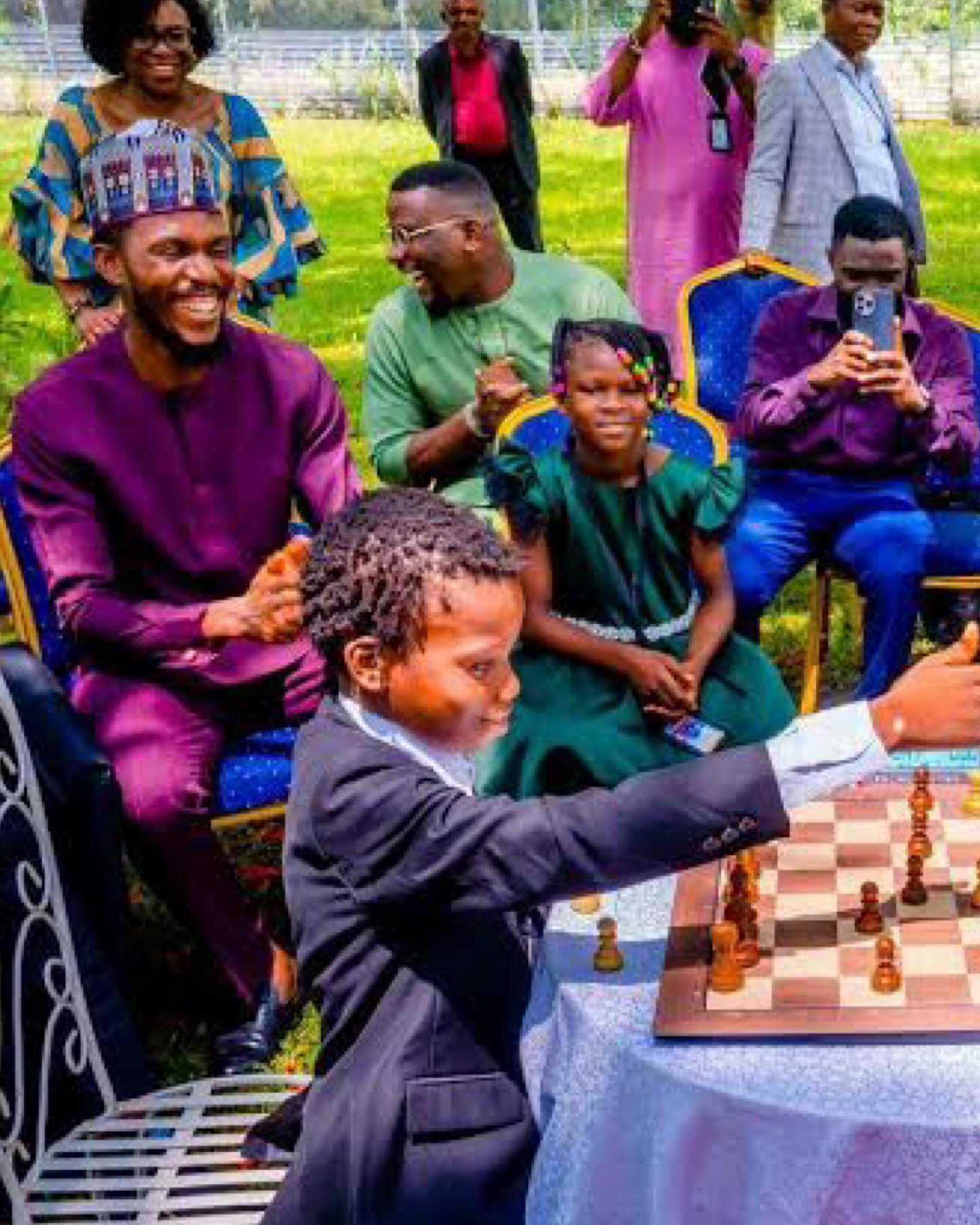 In Lagos, the chess capital of West Africa, chess empowers the youth ❤️🇳🇬 #lagoschess #lagoschessclub #nigeriachess #nigeriachessfederation #nigeriachessfeferation #chessintheslums #irlotb #otb #streetchess #overtheboard #savvychess #chessclub #chess #irlchess #chesscommunity #chesslife #chesslove