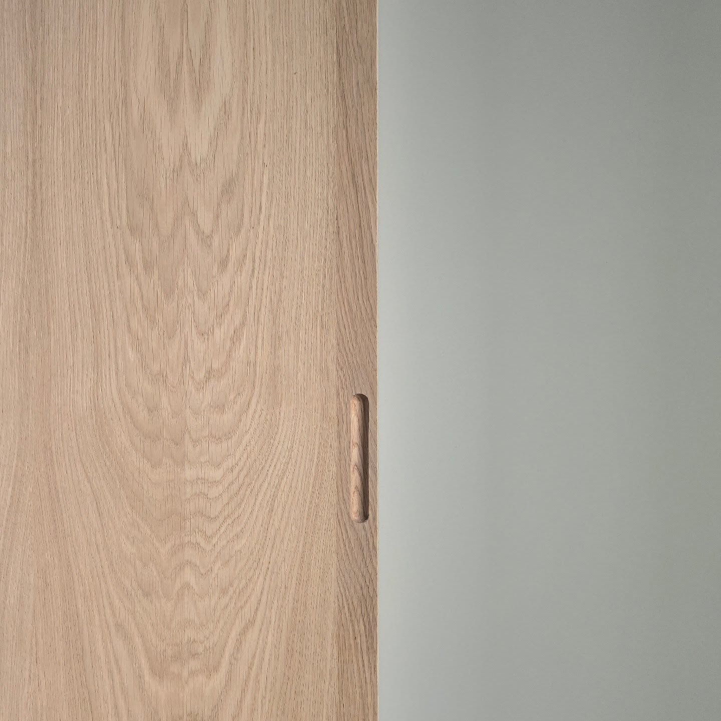 .
Skyvedører i malt overflate kombinert med eik😊
.
.
.
.
#innredning #garderobe #woodwork #eik #møbler