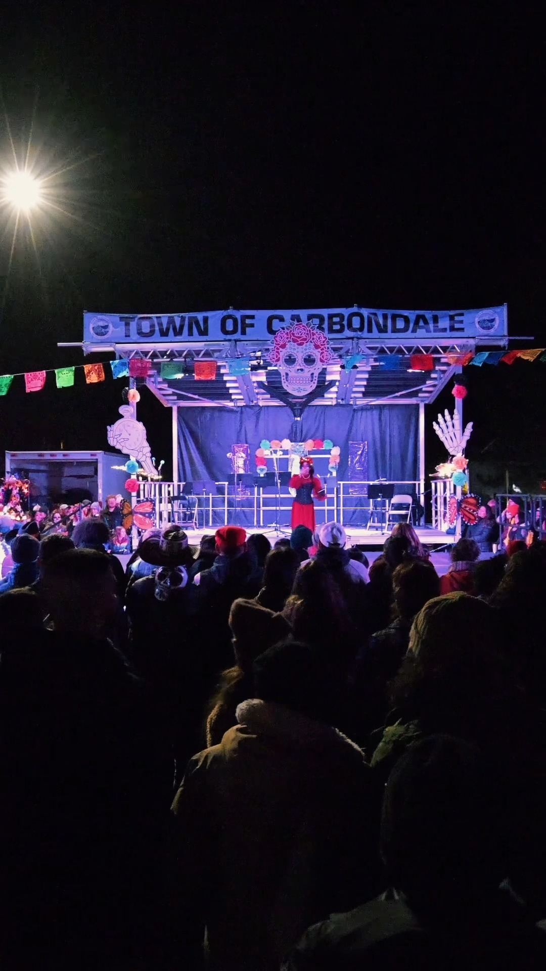 The air was filled with music, color, and remembrance — a night where art met spirit. 🌼✨
We were proud to provide the extended staging for Carbondale Arts Día de los Muertos celebration and to stand alongside a community that celebrates life in all its forms. We’re so grateful to have played a small part in honoring such a beautiful tradition.
Event put on by: @carbondalearts
Floral Pieces: @aereplay.studio
Videographer: @jayscreations.42
#DiaDeLosMuertos #CarbondaleArts #SixProductions #StageDesign #CommunityEvents #EventProduction #Staging #LiveEventProduction #DayOfTheDead #EventPlanners #LiveEvents #ProductionCompany