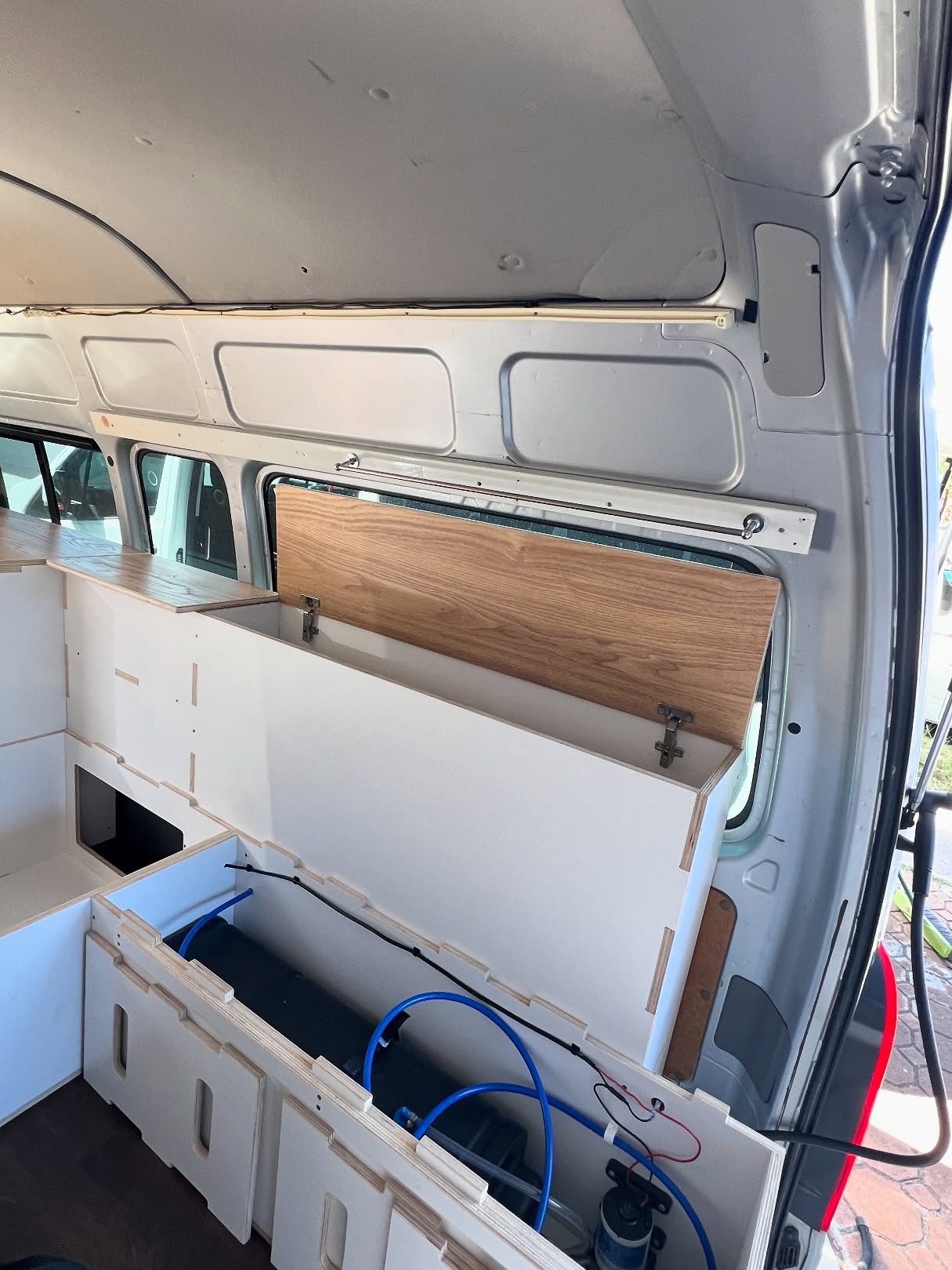 Hiace SLWB ✅
Custom fit out
Outdoor shower
#katahiace