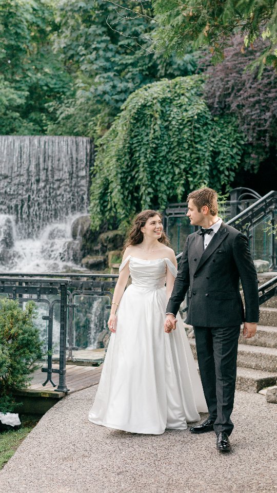 Lauren and Kevin's wedding @ancaster_mill was absolutely amazing!
They shared so many laughs and emotions throughout the day and brought their energetic playfulness to the dance floor where @talltansaxyman performed a saxy 🎷solo for @laurenfield98 and all of their loved ones!
Amazing Vendors:
Cinematography: @archiveweddingsca
Photography: @katiecranephotography_ & @destinydawnphotography
Venue: @ancaster_mill
Hair & Makeup: @makeupworx
Florals: @thewateringcan
Dress: @heirloomsbridal
Suit: @burrows_clothiers
Officiant: @cherieinksetter
Live Musicians & DJ: @boutique.entertainment