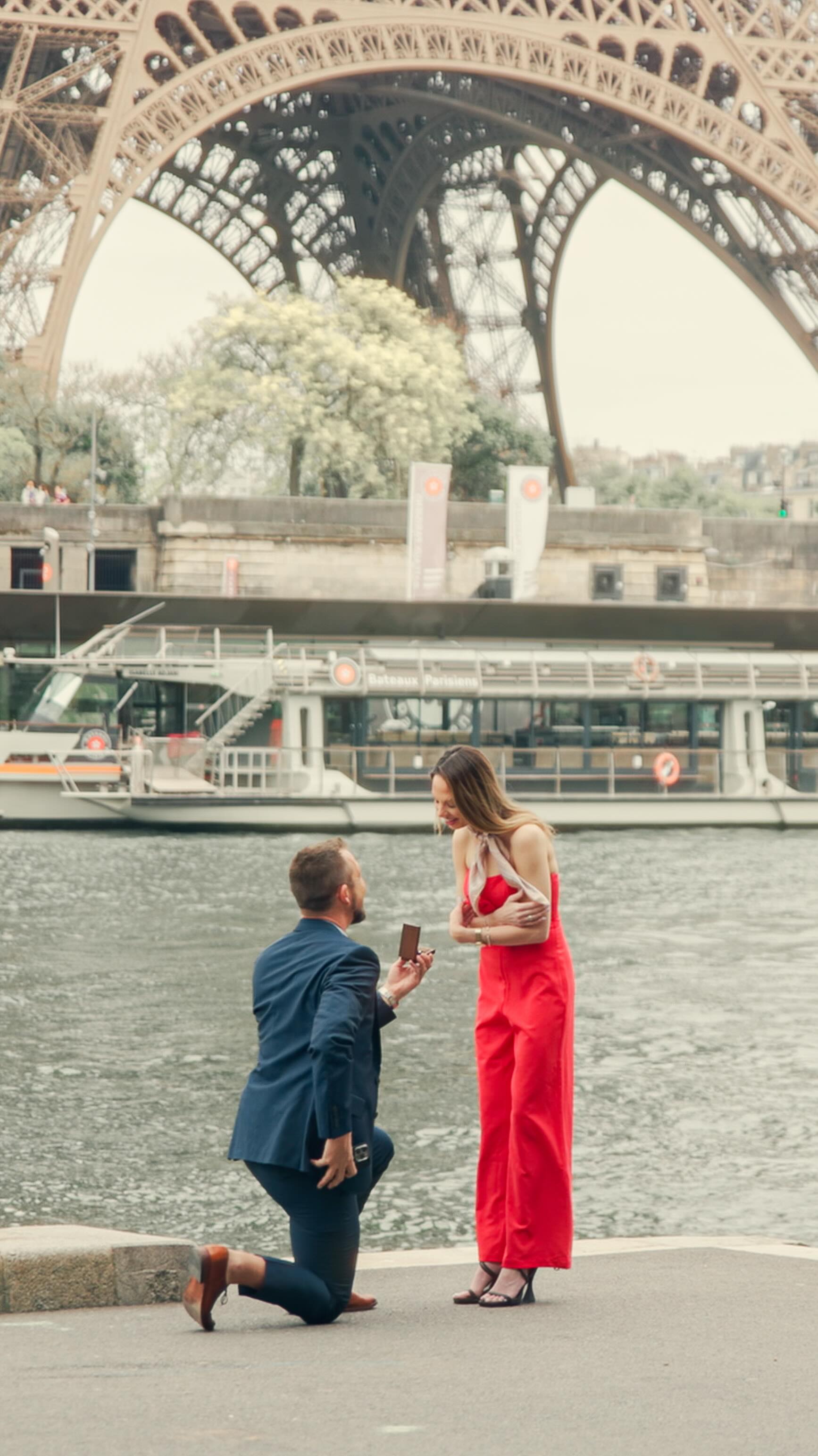 Natalie’s proposal in red along the Seine ❤️
Contact: hugochuphoto@gmail.com
Website: hugography.com