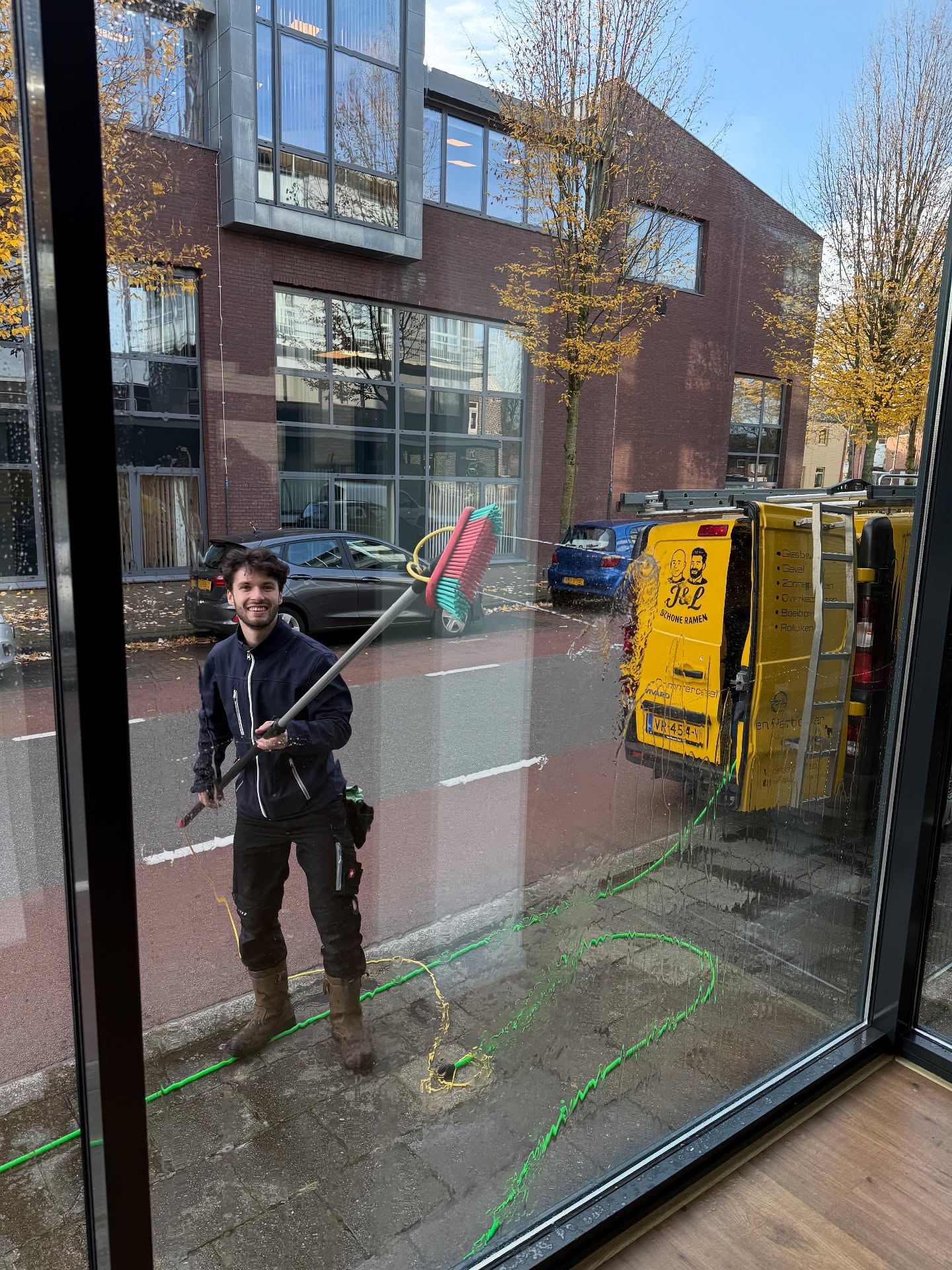 🎥 Mediabedrijf Geen Gedoe:
Vandaag langs geweest bij @geengedoemedia 🎬💦
Daar houden we van — schoon, strak en… geen gedoe 😉✨
#glasbewassing #geengedoe #jlschonereamen #buitenschoonmaak #schoonwerk #vakwerk #voorna #reelsnl #strakresultaat