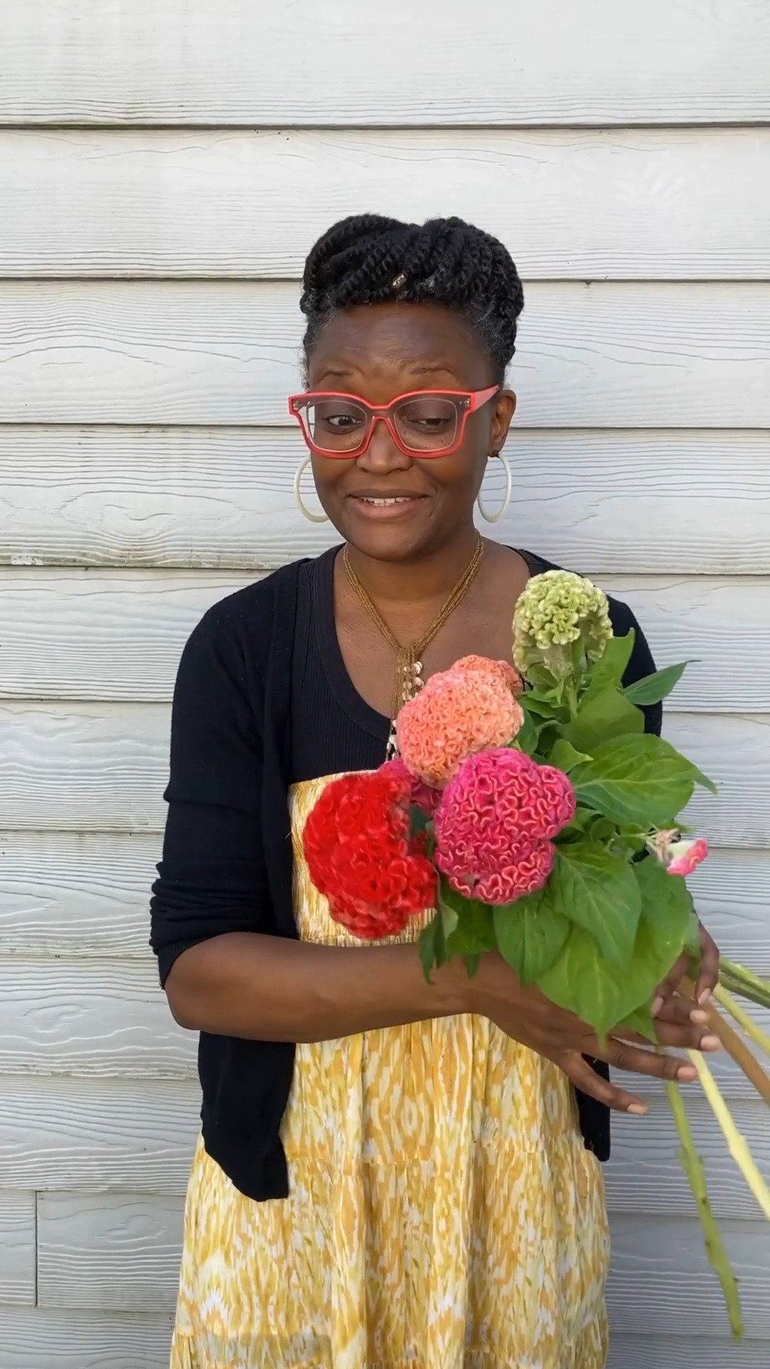 La célosie est une plante de la famille des Amaranthes, celle-ci est appelée "Crête de coq", cette fleur a un toucher velouté très original. Elle donne de la texture aux bouquets.
#artisantfleuristepau #decorationflorale #compositionsflorales #instafleurs #fleursdeco #fleuristefrance #artisanfleuristepau