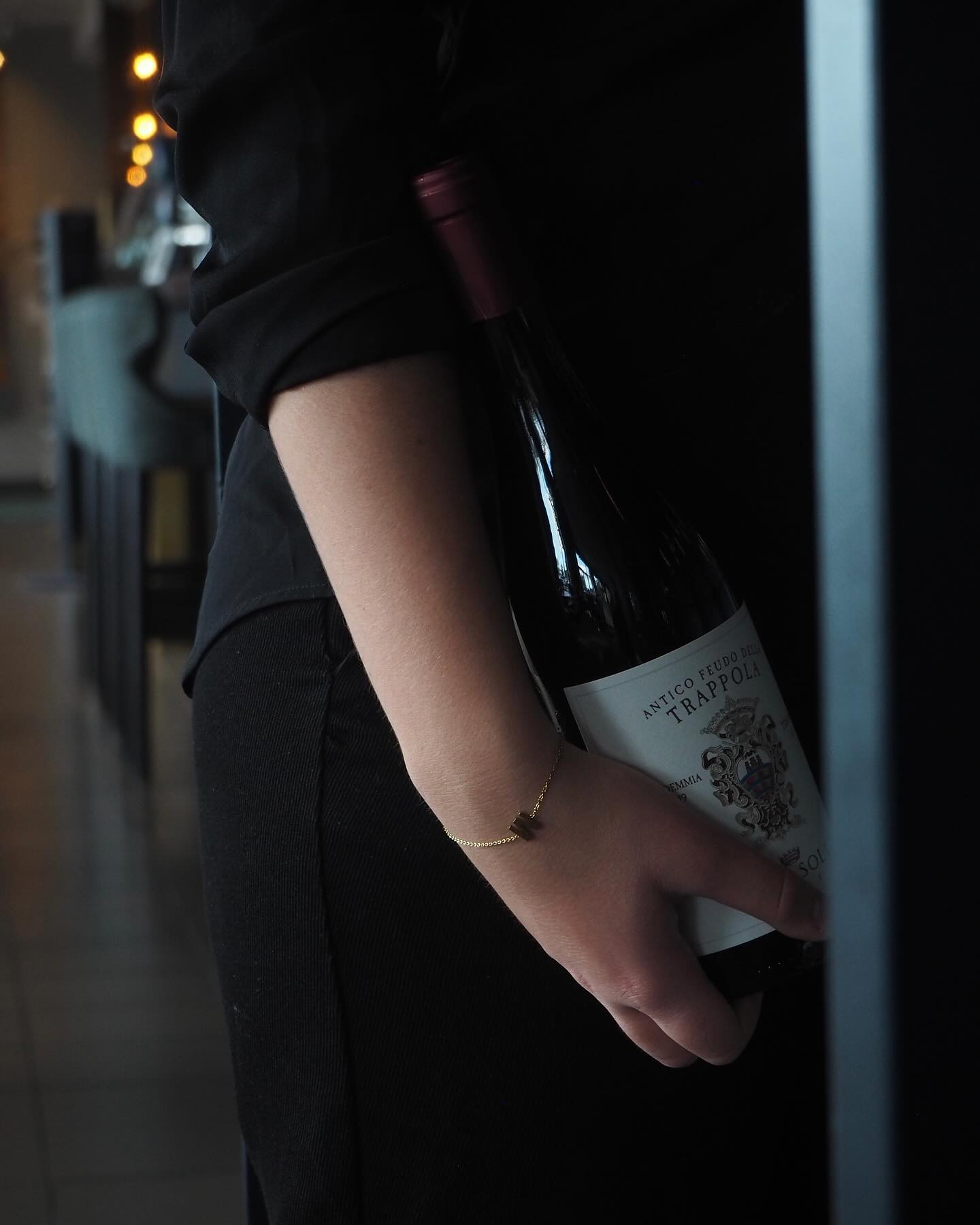 God mat och vacker konst? Ja tack!🍷
Hos oss njuter du av vällagade rätter på lokala råvaror, serverad i en matsal fylld av originalverk från några av Sveriges mest kända konstnärer!
Spana in våra menyer på vår hemsida. Länk i bio!
📞Boka bord: 0511-31 00 00. Välkommen!