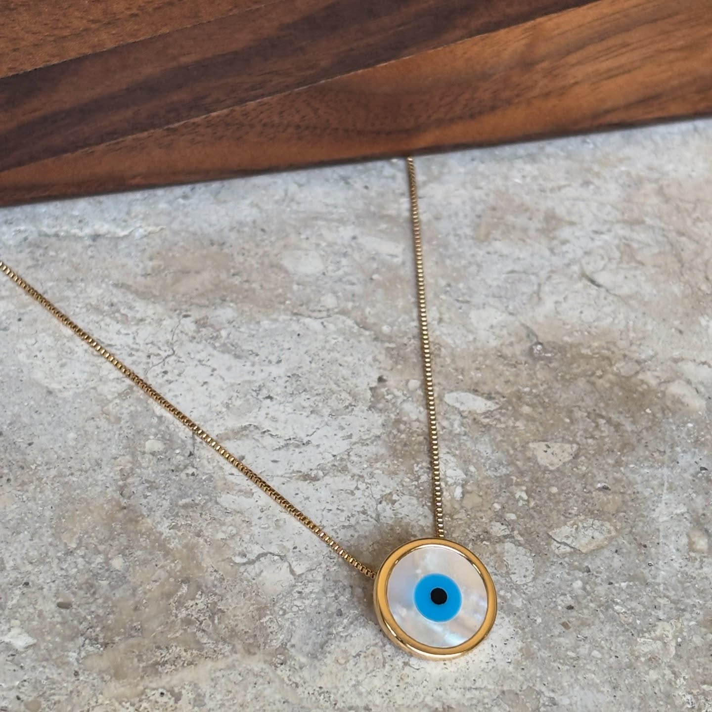 Para afastar o que não soma e atrair só o que faz o coração vibrar. 💫💙
Colar olho grego em madrepérola — seu amuleto diário de beleza e proteção.
💙 Pronta pra se sentir ainda mais linda?
➡️ Clique no link da bio e garanta o seu!”