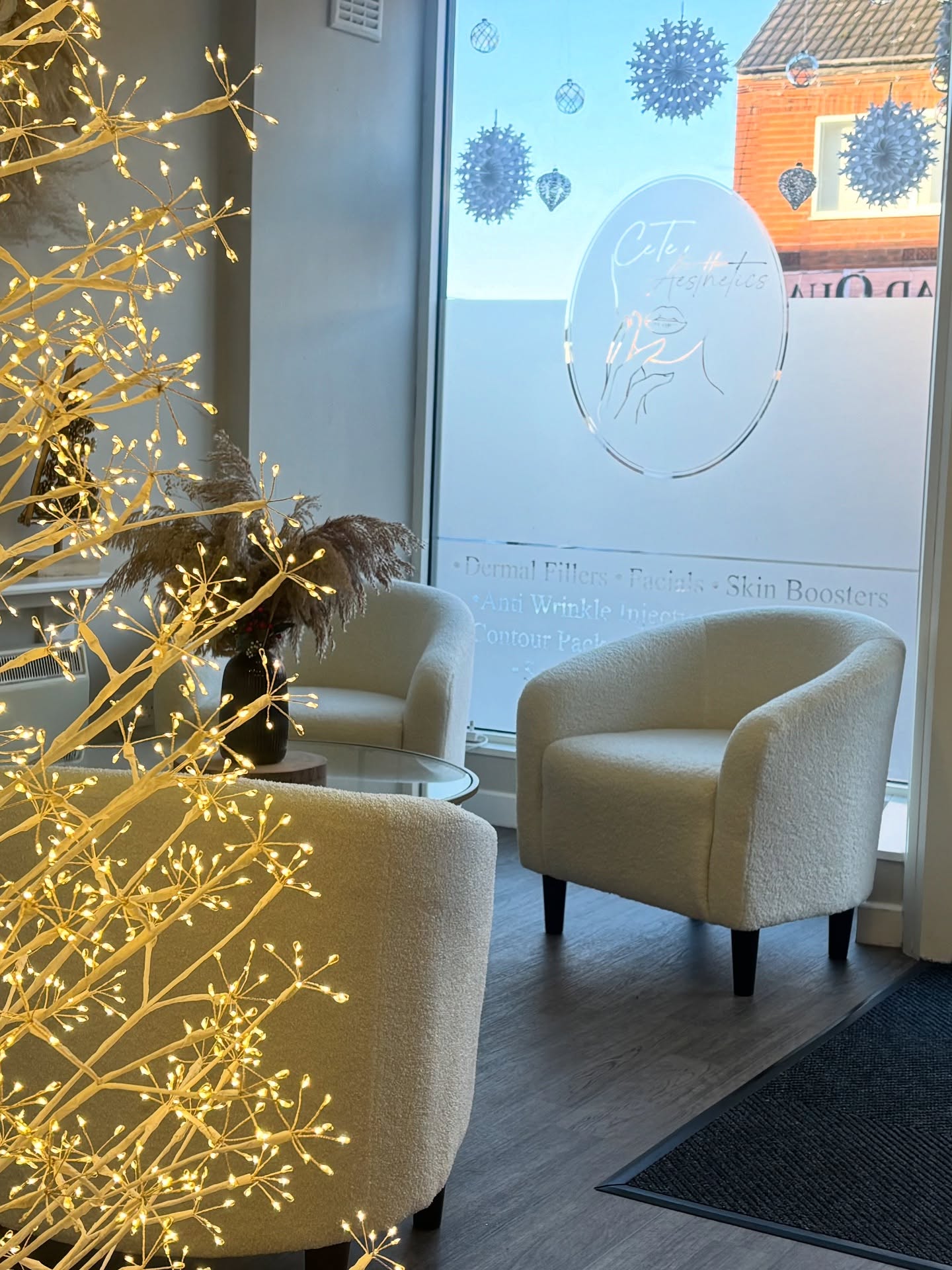 Limited December Availability ❄️
December appointments are filling quickly and I’ve opened a small number of additional dates to accommodate demand. These will be the final appointment slots released for December and due to an already full calendar, I won’t be able to add any last minute bookings.
Dr Hossain will be in clinic on 10th December for prescription appointments and these slots are now live and available to book.
Our Christmas offers are now available on the website, including savings on laser and dermal filler treatments.
🎁 Gift cards can also be purchased online or collected in clinic
If you’d like to secure your December appointment, please book as soon as possible to avoid disappointment 🤍
www.ceteaesthetics.co.uk