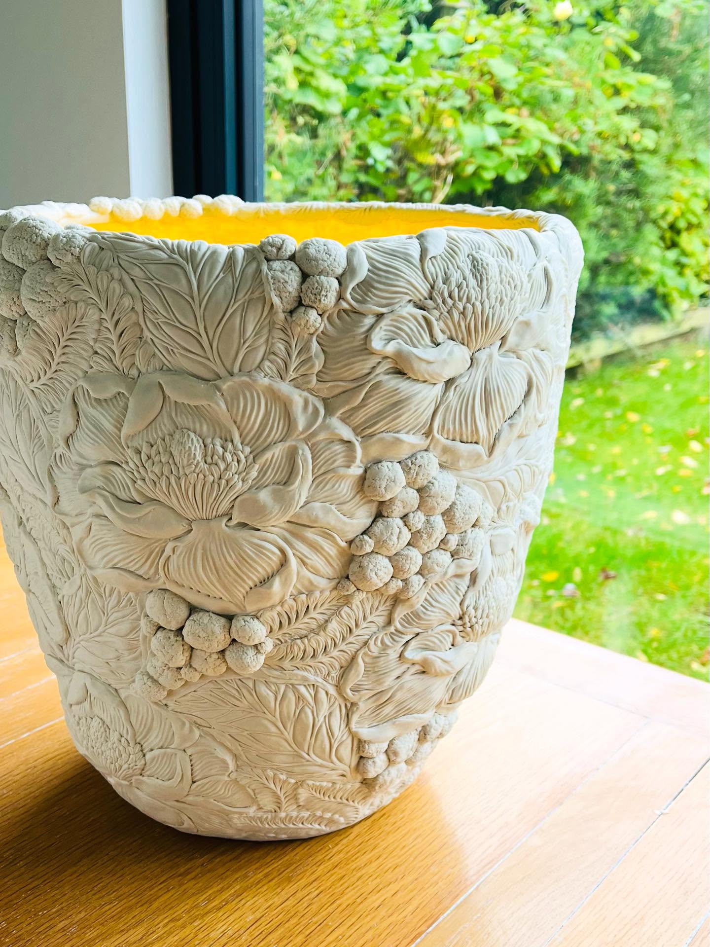 Though today’s weather is dark, the memories of what I crafted last spring fill me with light.
On this post :
A LARGE MAGNOLIA, ENGLISH DAISY, PINNATE LEAVES AND LEAVES VASE, 2024
Moulded, carved and hand-built porcelain with an interior of dancing sprigs
H.33.6 Dia.34 cm
H.13 1 4 Dia.13 3
Inspired by the vibrant beauty of England’s large magnolia blossoms, I created this piece as a tribute to their elegance and vitality.
#porcelain #ceramics#magnolia#木蓮の花
#pottery#handmade#handcarved#studioceramics#adriansassoon #hitomihosono #hitomihosonoceramics