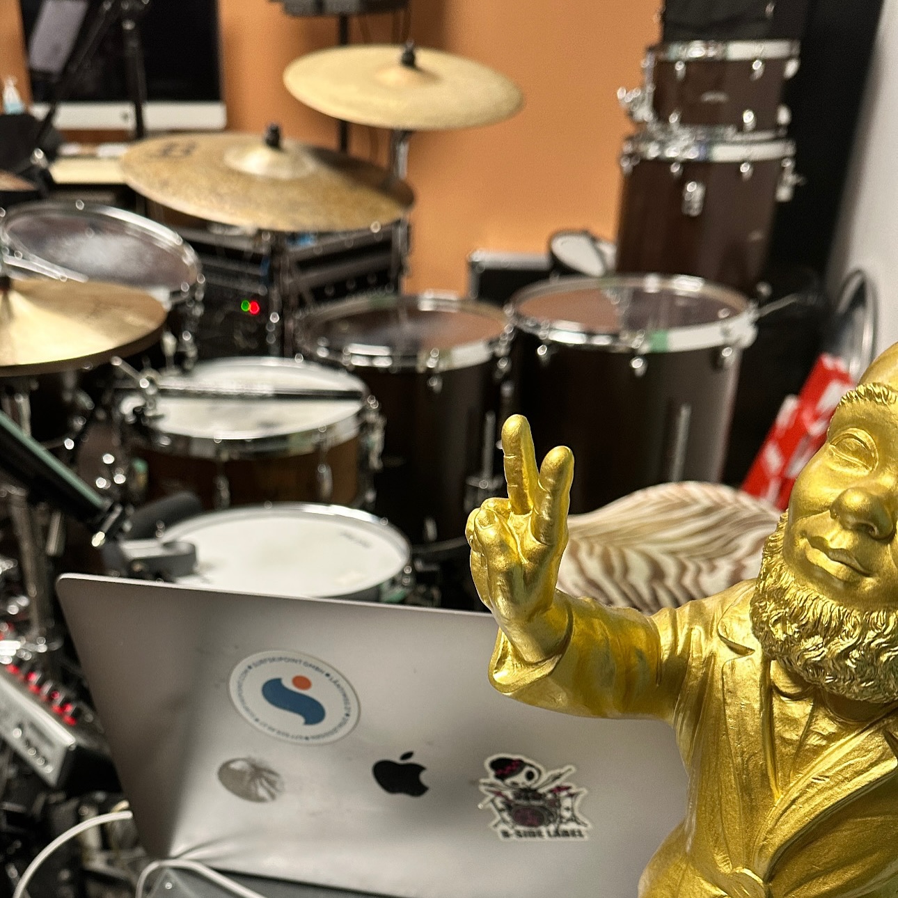 Still playing the drums 🤩
#drums #always #fun #music #touring #recording #teaching #djbobo #lillymartin #drummerscamp #sardinia