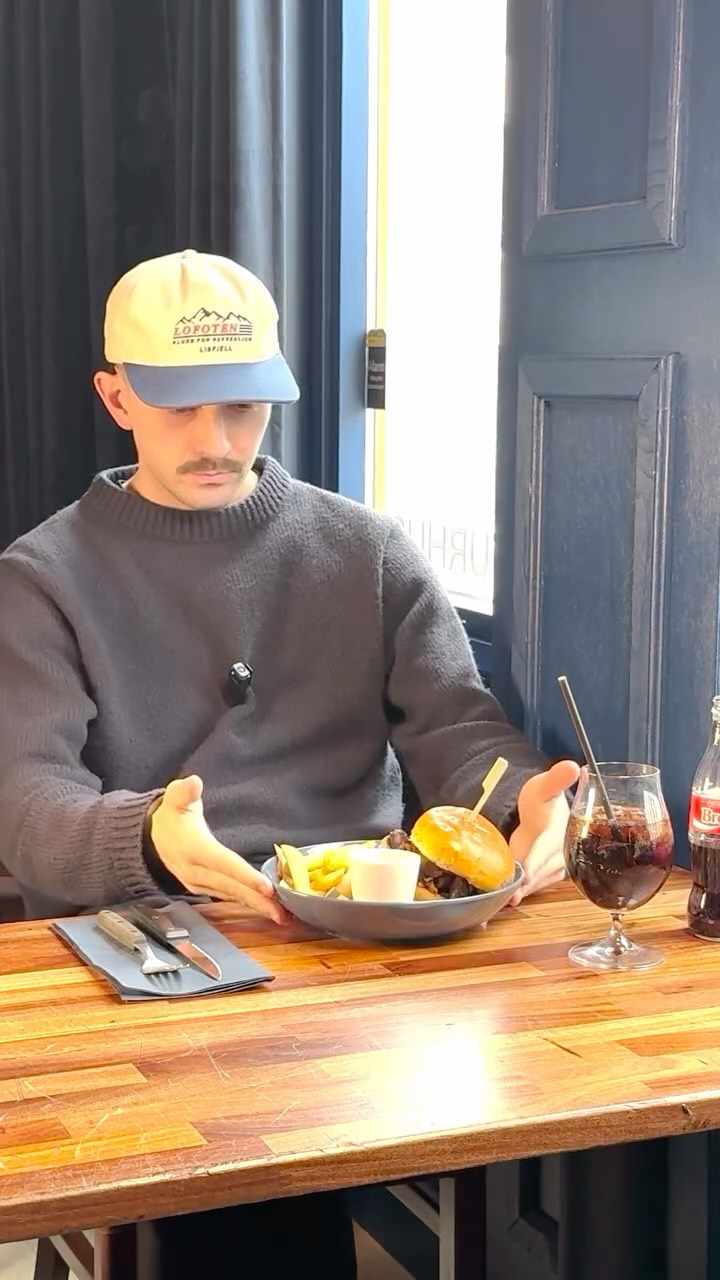 BRISKYLICIOUS🤤
Vi serverer brisket i alle former og fasonger. Dønn perfekt for både frokost, lunsj og middag!
Troor Ulrik kan anbefale Brisket Burgeren.