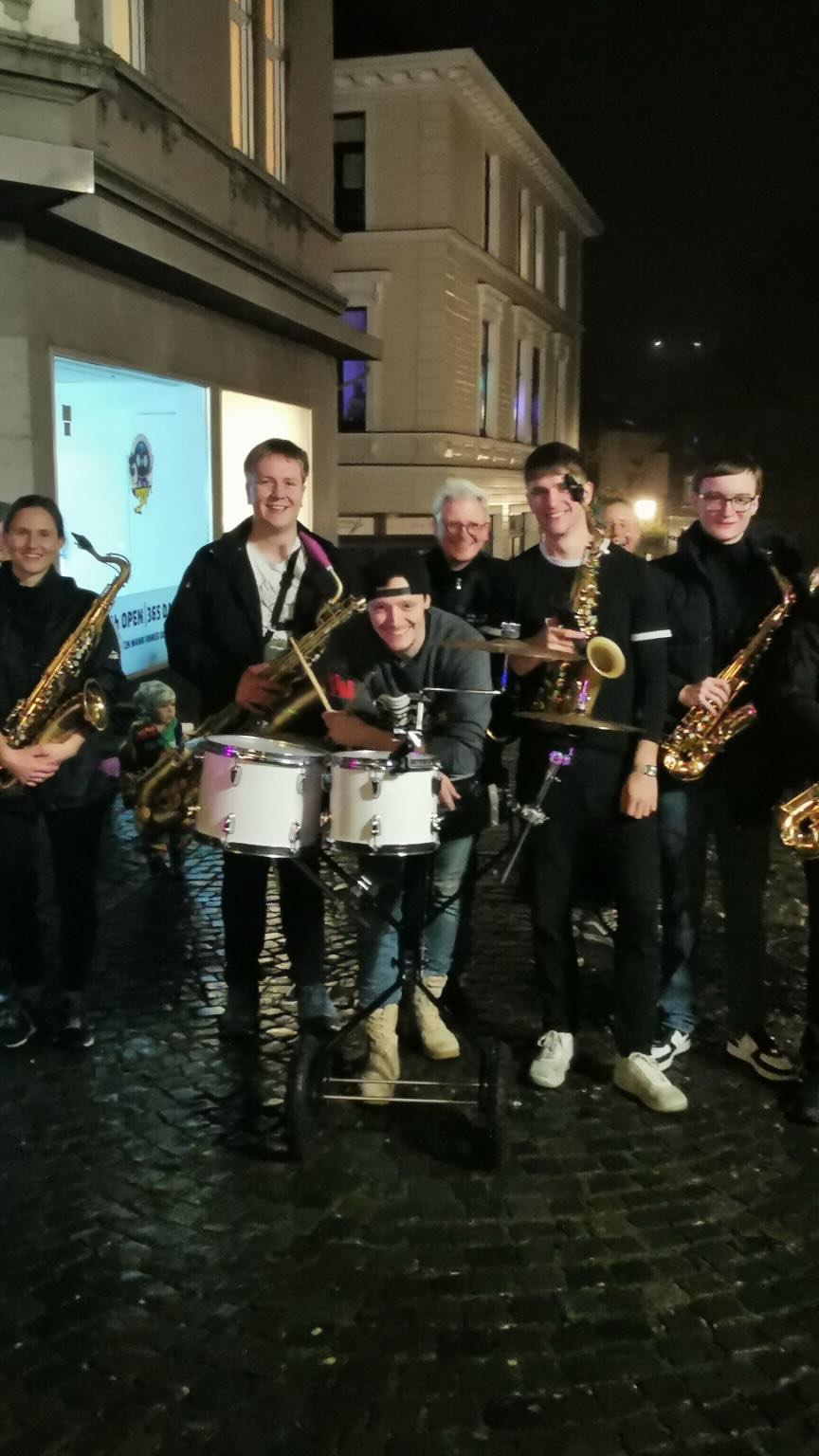 Sind zwar die falschen Vierbeiner für St.Martin hat aber trotzdem Spaß gemacht ☀️🌙✨🥳
#zebras #brassband #langenberg #sanktmartin #diezebras