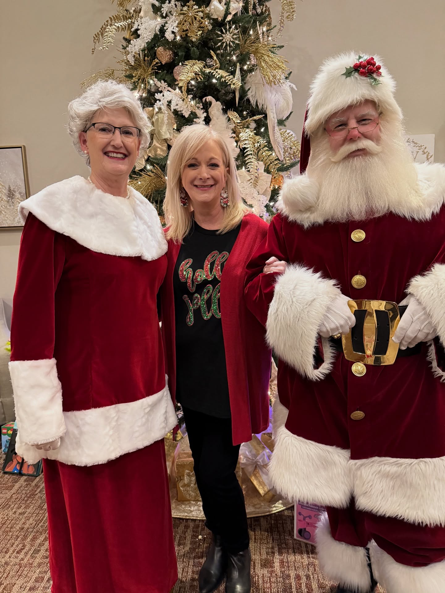 Thereâs nothing quite like kids and hot cocoa to get you in the mood for Christmas! I spent a few hours at our local Ronald McDonald House, helping kids write letters to Santa as the house kicked off its annual fundraiser. The place was filled with music, lights, and so much joy.
And yes, I may have snuck in a little etiquette lesson while we wrote those letters.
â€ïž
#ThePoliteCompany #LettersToSanta #MannersMatter #RonaldMcDonaldHouse
