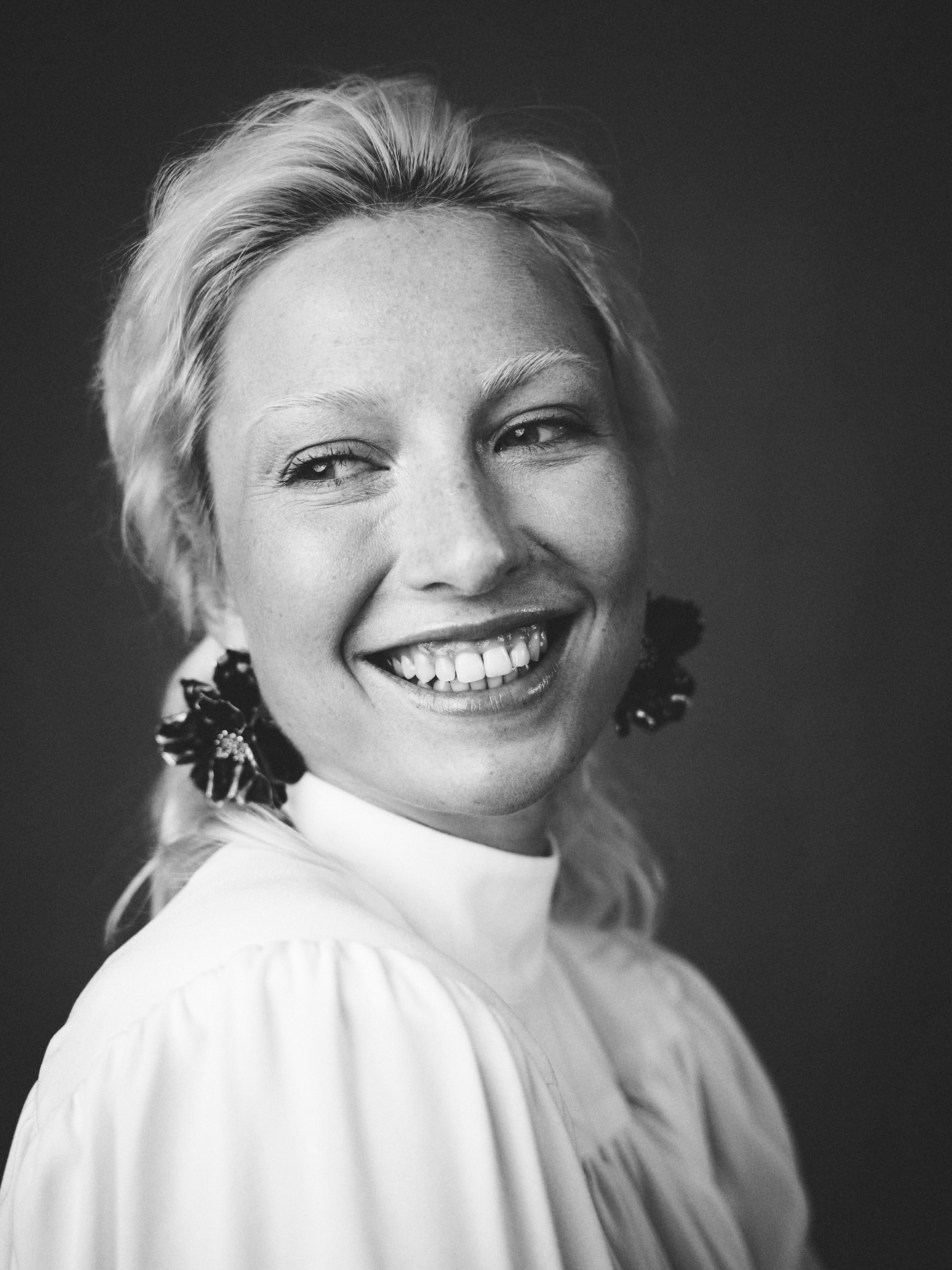 ✨ Smiling Beauty – mein Bild, das es beim Photo Wonderland 2025 auf Platz 7 geschafft hat! Cool, oder?! 🥰📸
@foto_zumstein @portfolio_annabellb @ninatatavitto_makeup @felixrachor