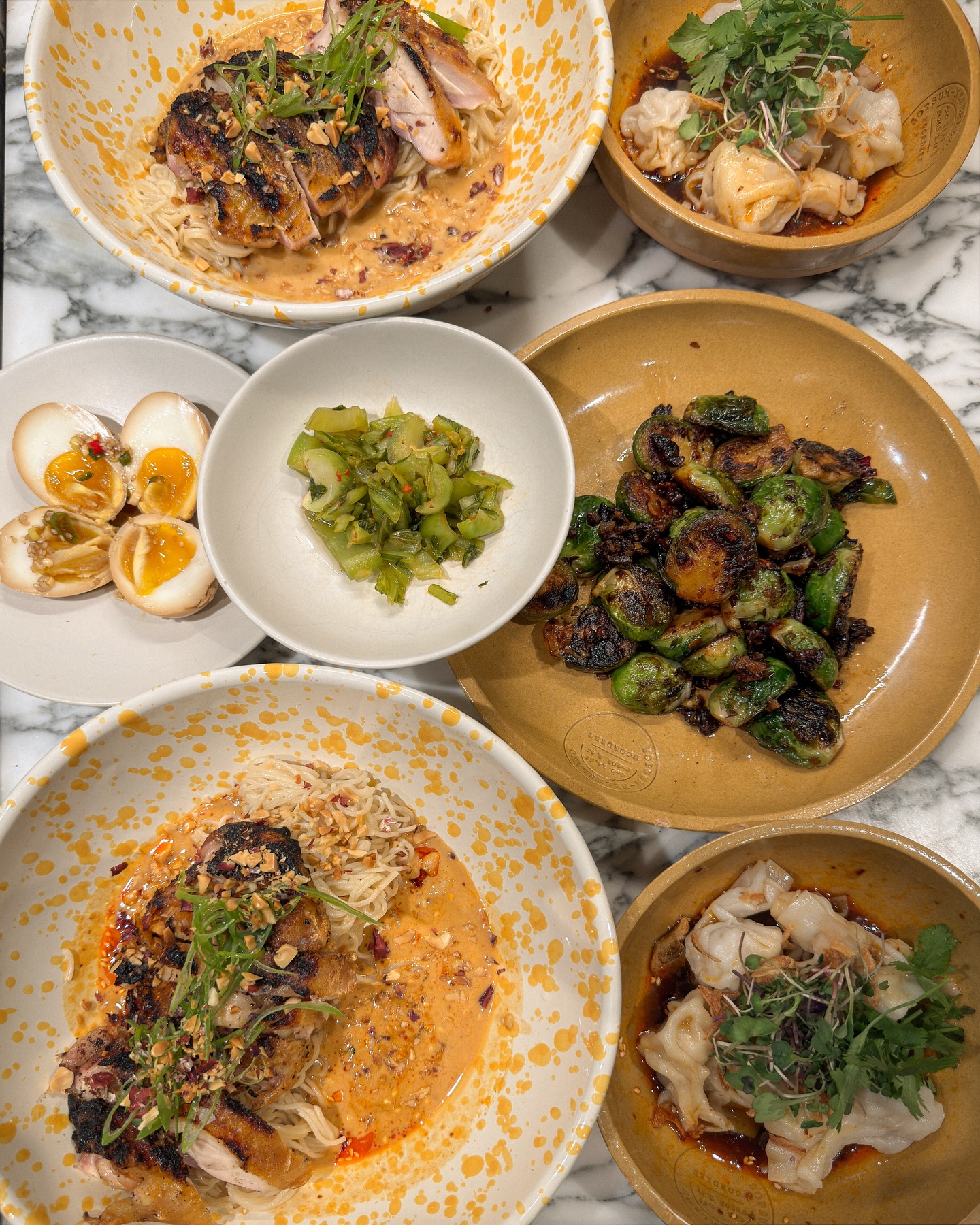 You can find every kind of Asian food in LA.
But you’ll also drive an hour for the good ones.
So when a client asked for an Asian experience, I made my own little tour.
GF Ramen with Dan Dan Sauce & Cantonese-style Salted Roast Chicken • Yunnan-style Pickled @yaochengfarm Mustard Greens • Korean-style Marinated @sblilyseggs • Brussels Sprouts Stir-fry in House-made Vegetarian XO sauce • Hand-folded Dumplings in House-made Sichuan Chili Oil
#PrivateChef #Happivore #FoodIsStory #AsianCuisine #ComfortFoodWithEdge