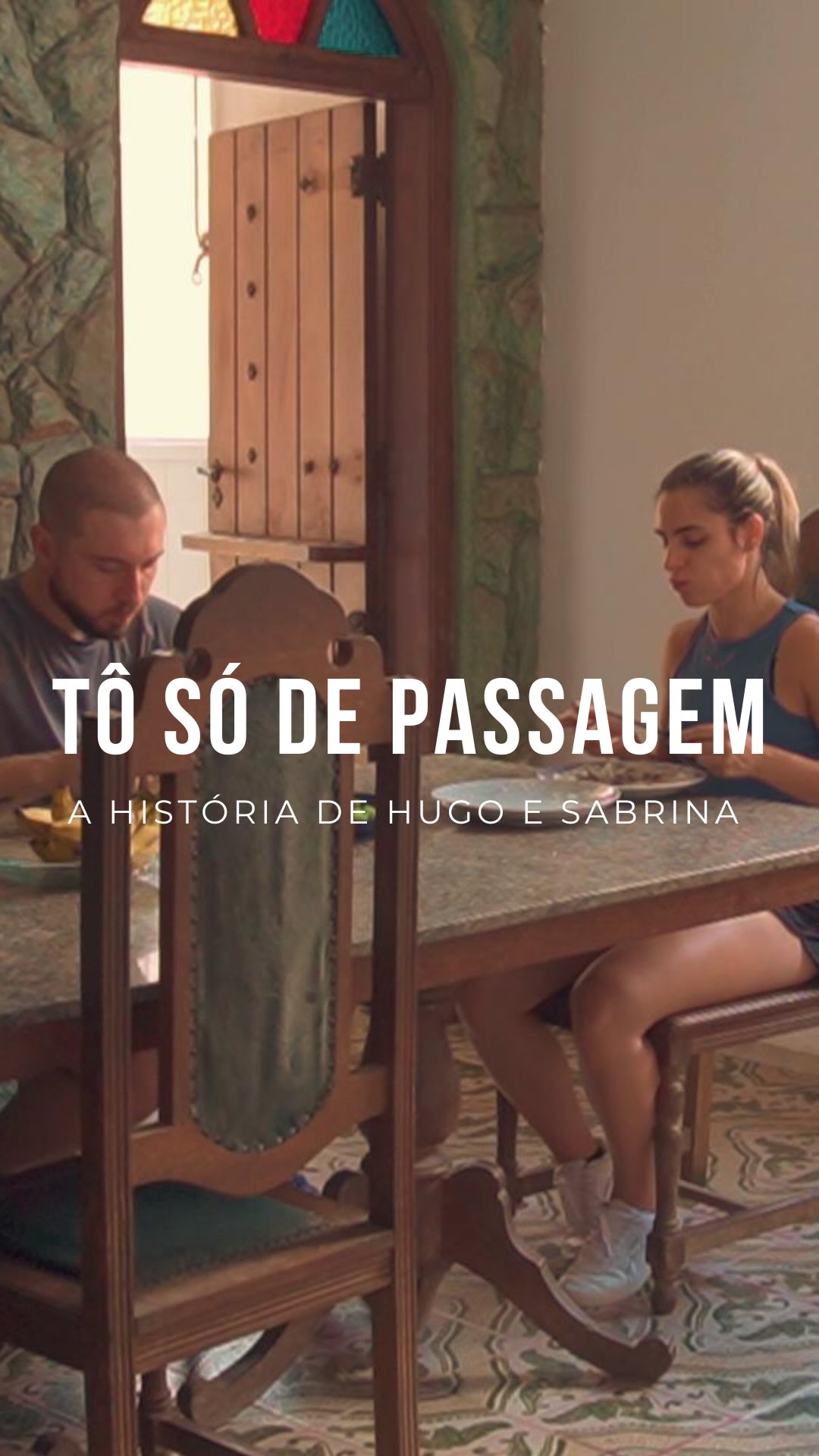 PORTUGUÊS:
Veja o teaser do primeiro episódio do documentário Tô Só de Passagem.
Contamos a história de Hugo & Sabrina: depois de viver e viajar pela Europa, partiram numa travessia do Sul ao Norte do Brasil. No caminho, cruzaram Minas Gerais, fazendo do Horizonte Coliving sua residência. Chegaram na noite de virada do ano e acabaram deixando muita saudade. Tornaram-se dois moradores memoráveis que nos ensinaram sobre escuta e parceria.
Hugo e Sabrina são bodybuilders: uma vida de treinos, alimentação rígida, estudos e trabalho. O que podia parecer incompatível com um espaço compartilhado mostrou-se possível e até enriquecedor. Eles mantiveram a rotina essencial e, ao mesmo tempo, abriram espaço para viver o coliving e se conectar com outras pessoas.
Este teaser é um recorte da história deles. Quer ver o documentário completo? Assista no nosso canal do Youtube ou no nosso site: horizontecoliving.com
🎥 @iancoliman.h
ENGLISH:
Watch the teaser for the first episode of our documentary Tô Só de Passagem.
This is the story of Hugo & Sabrina: after living and traveling through Europe, they began a journey from the south to the north of Brazil. Along the way, they passed through Minas Gerais and made Horizonte Coliving their home. They arrived on New Year’s Eve and ended up becoming two unforgettable residents who taught us about listening and partnership.
Hugo and Sabrina are bodybuilders: a life of training, strict nutrition, studying, and working. What could have seemed incompatible with shared living proved not only possible, but enriching. They kept their essential routine while also making space to live the coliving experience and connect with other residents.
This teaser is just a glimpse of their story. Want to watch the full documentary? You can find it on our Youtube channel or our website: horizontecoliving.com
🎥 @iancoliman.h
#coliving #colivingspace #colivinglife #nomadlife #colivingbrazil #colivingbrasil #nomadismodigital #nomadesdigitais #digitalnomad #guesthouse #colivingembelohorizonte #colivingemminasgerais