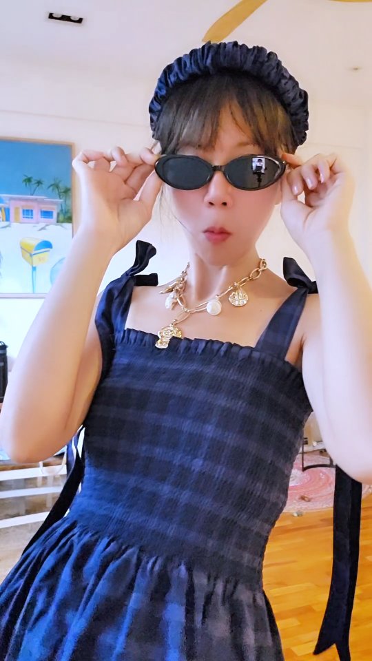 Oh yeahhhhh. Nothing beats a pullover your head form fitting shirred dress with ultra long ribbon tie for the ultimate girly twirl. Put on some sunnies and heavy sandals, and i think it's edgy chic enough for me.
Loving this checkered fabric, too. Gonna get heaps of wear out of this.
Now available in a variety of fabric and in velvet too. Check her out on the website!
#slowfashion #madeinsingapore #memade #colourfulfashion #MakennaStudio #shirreddress