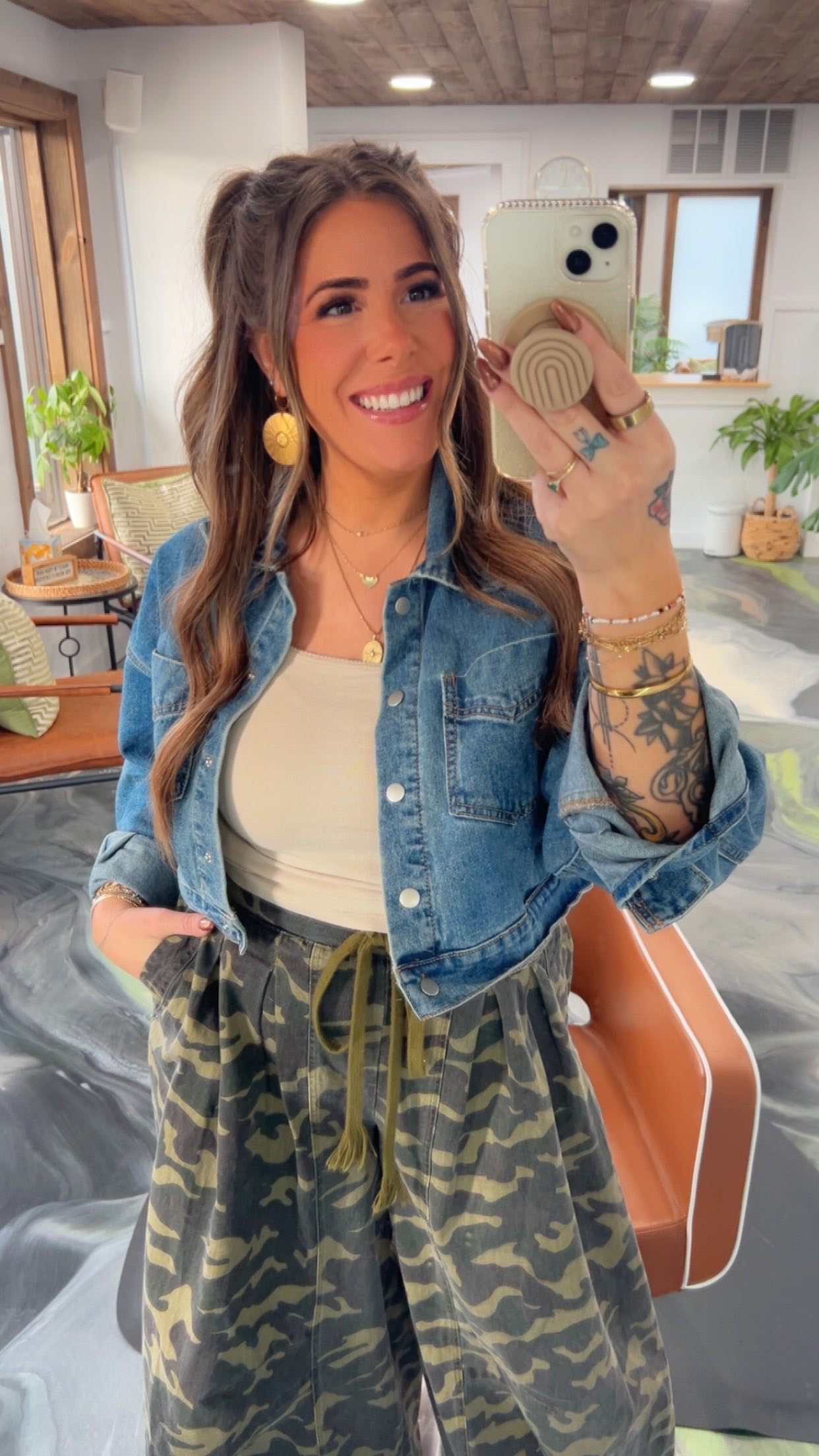 GRWM: and see me style a look I didn’t plan to do. 👀🤪
Is it sporty spice or baby spice?! I can’t tell!!?????
Disclaimer: I still do my old cheer faces 🤦🏽♀️
#salonlife @amandasuesalon #handtiedextensions