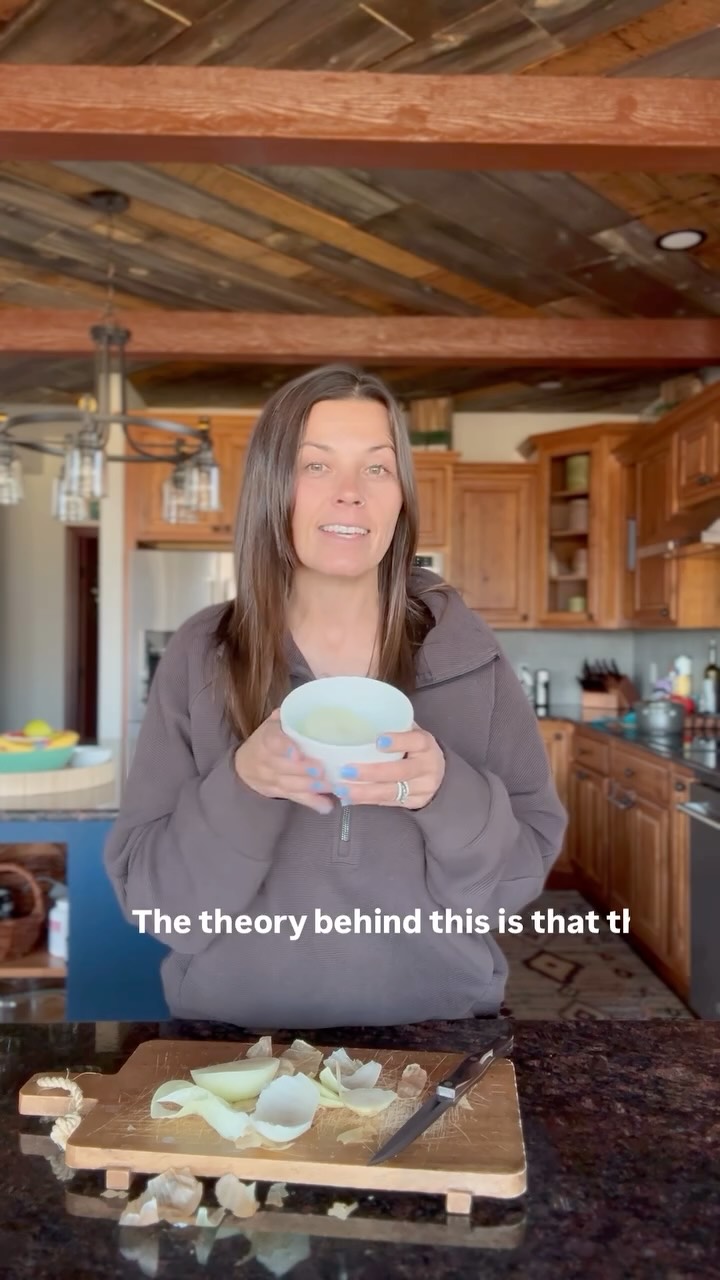 An old tradition says to place an onion in your bedroom during cold and flu season. 🧅
A simple act to invite cleansing energy and protection through the darker months.
Sometimes the smallest rituals bring the greatest comfort.
#threecrowsapothecary #seasonalrituals