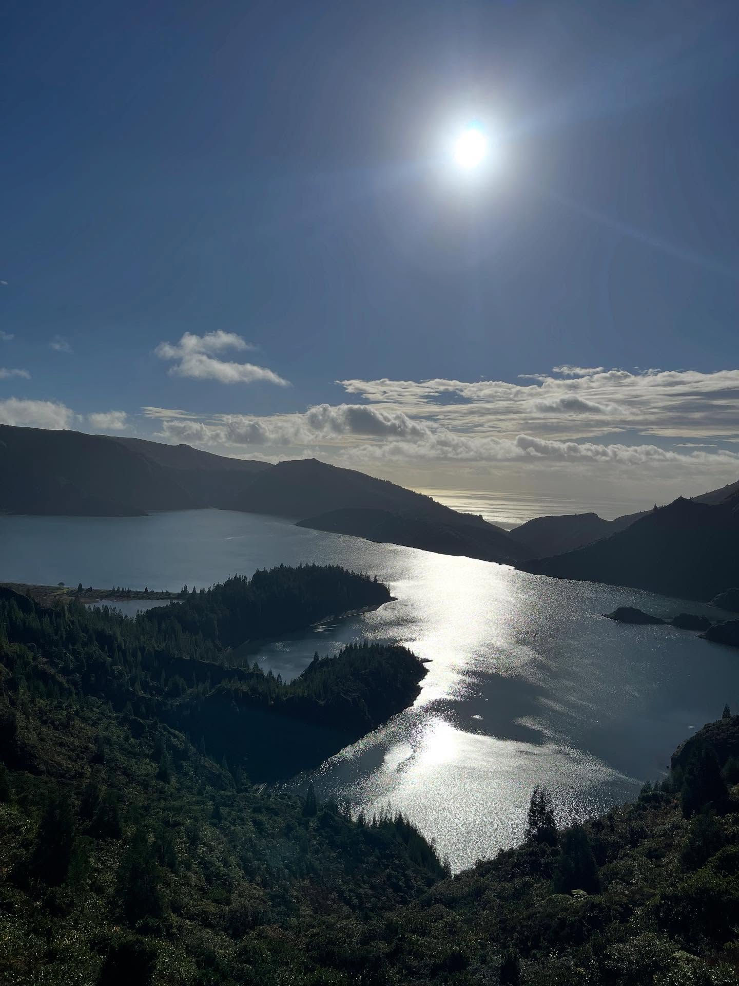 Lagoa de Fogo sur l’île de Sao Miguel (Açores)
.
.
#au_coeur_du_voyage #sepvoyages #lagoafogo #sanmiguel #portugal #travelazores #caldera #lac #volcan #açores #photographer #naturephotography