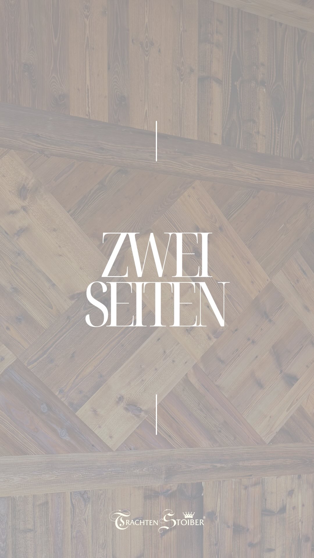 Dirndl nur für bestimmte Anlässe? Nicht mit uns!
Ob lässig im Alltag oder elegant als Hochzeitsgast – dein Dirndl kann beides.
Der Schlüssel: guter Sitz und feine Details.
Für den Alltag:
Strickjacke plus schlichter Schmuck – easy, bequem und absolut tragbar.
Für festliche Momente:
Statement-Schmuck plus edle Jacke – und dein Look wirkt sofort feierlich.
Denn: Das Dirndl gibt die Basis. Den Look bestimmst du.