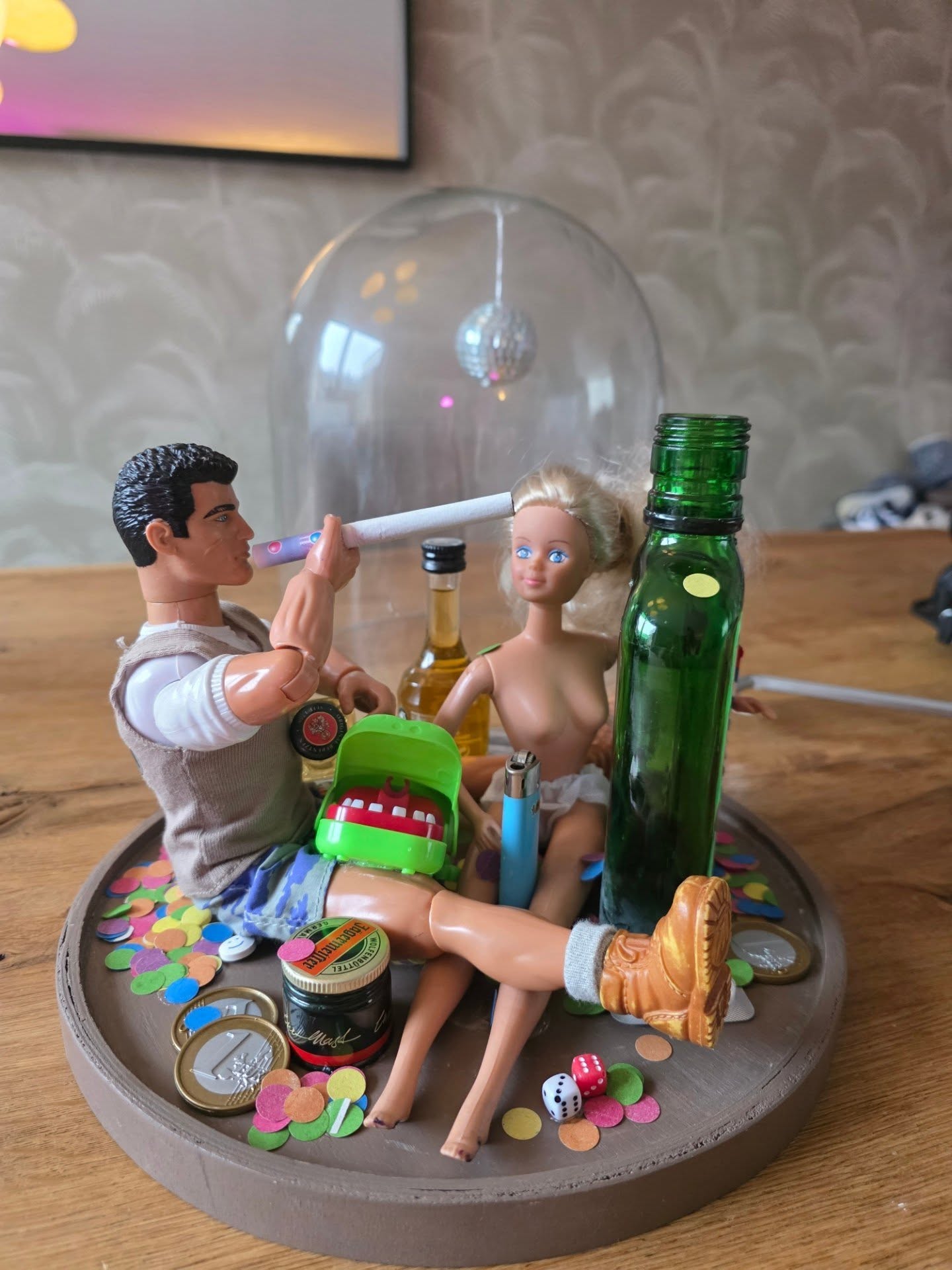 Smiley - Afterparty is done 😁
Volgt snel online voor maar €95,-! 🤯🥳
#handgemaakt #handmade #DIY #achterdeschermen #makingof #popart #vintage #retro #popculture #nostalgia #popartdecor #toyart #speelgoedkunst #comicart #90s #artlovers #arttoy #upcycle #zerowaste #duurzamekunst #duurzaamcadeau #upcycledart #recycledart #tweedehands #homedecor #interieurinspiratie #uniekekunst