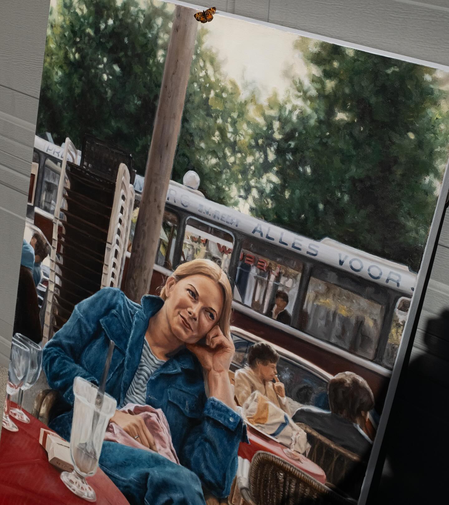 This painting went to a new home a few weeks ago and as I was doing some final documentation before saying goodbye, I captured this moment 🦋