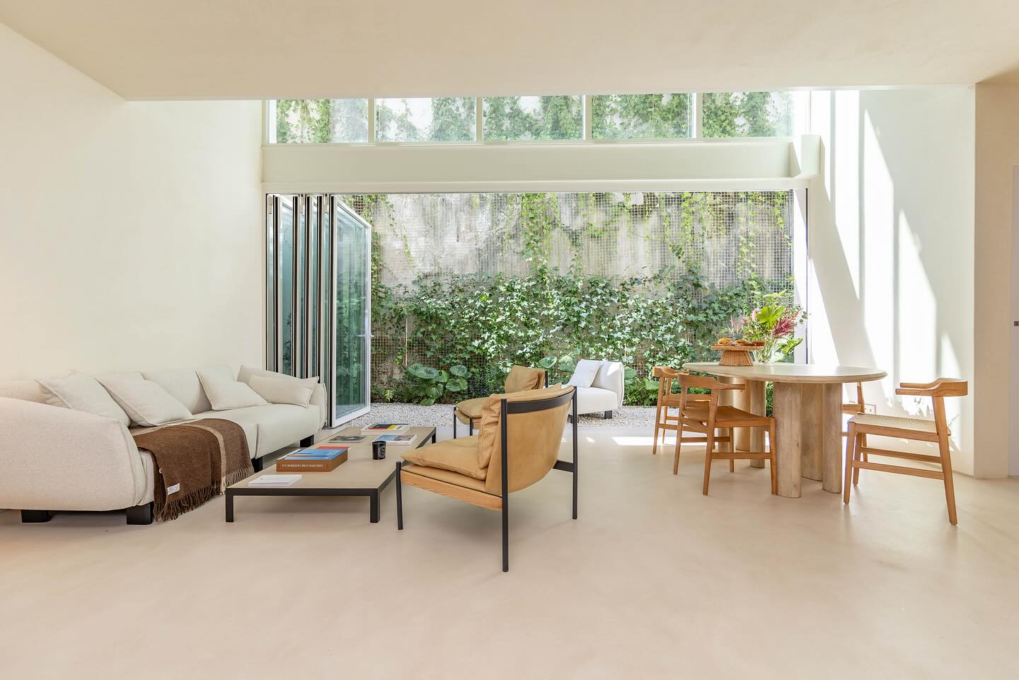 Cozy season loading at ALBA 🌾
Leveling up the living room vibes with the 100% wool blanket from @ecola.portugal @avidaportuguesa
.
.
.
#LuxuryRealEstate #HomesForSalePortugal #LisbonLiving #EuropePropertyMarket #DesignDrivenHomes #ModernArchitecture #InteriorInspo #HomeDecorGoals #BuyersAgent #InternationalBuyers #MoveAbroad #ExpatLifePortugal #LisbonInteriors #PropertyTour #HighEndLiving