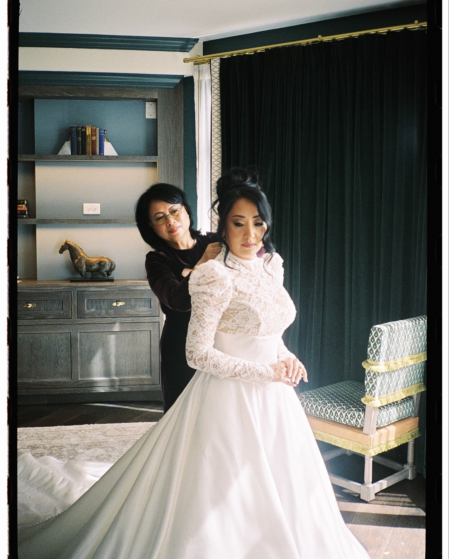 La vie de Château! The only true château we’ve found since leaving France, @biltmoreweddingsnc offered the perfect backdrop to capture @wtut_55 ’s beautiful wedding.
Wedding Planner: @marybellevents
Venue: @biltmoreweddingsnc @biltmoreestate
Photographer: @clichephotographers
Videographer: @chasingmozart
Florals: @floraasheville
Hair & Makeup: @blushasheville
Dresses: @jennyyoo @kleinfeldbridal
Film lab: @carmencitafilmlab
#biltmore #biltmorewedding #biltmoreestate #filmwedding #filmweddingphotographer #luxurywedding #weddingday #bride #brides #thelane #voguewedding #35mmfilmwedding #editorialwedding #overthemoon #bazaarbride #modernbride #thewed #destinationweddingphotographer
Wedding at the Biltmore Estate NC shot on 35mm film