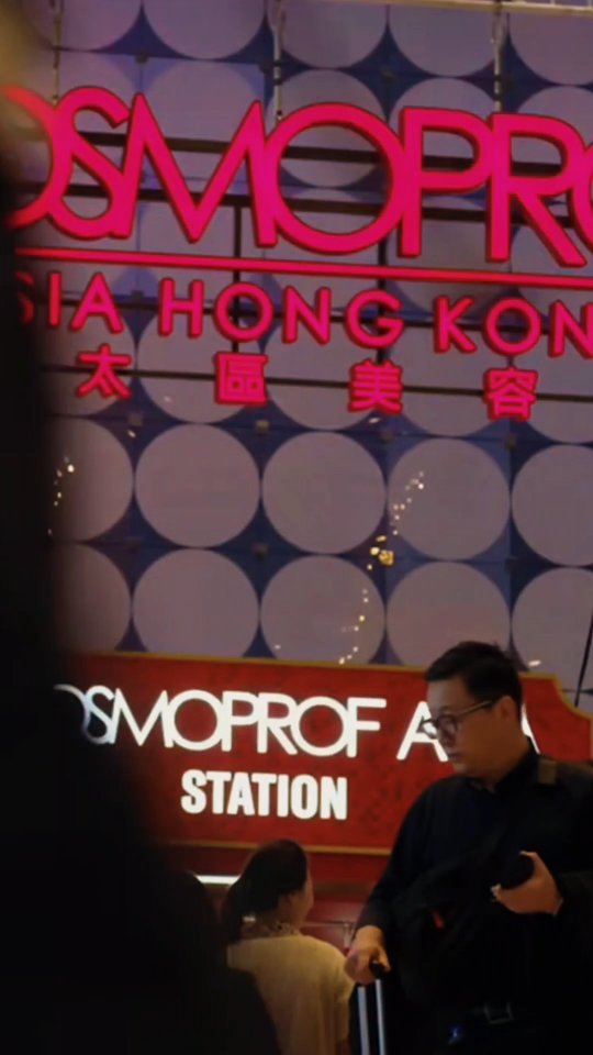 ✨ Exploring New Business at @cosmoprofasia ✨
Vi er på messejagt efter nye muligheder, spændende samarbejder og alt det, der kan løfte Outloud Lash & Brow Lift til næste niveau.
-Nye kontakter
-Nye idéer
-Nye produkter
Vi er her for at finde det bedste af det bedste, så vi kan give jer endnu bedre resultater derhjemme og i klinikken.
Stay tuned… der sker store ting! 🤍