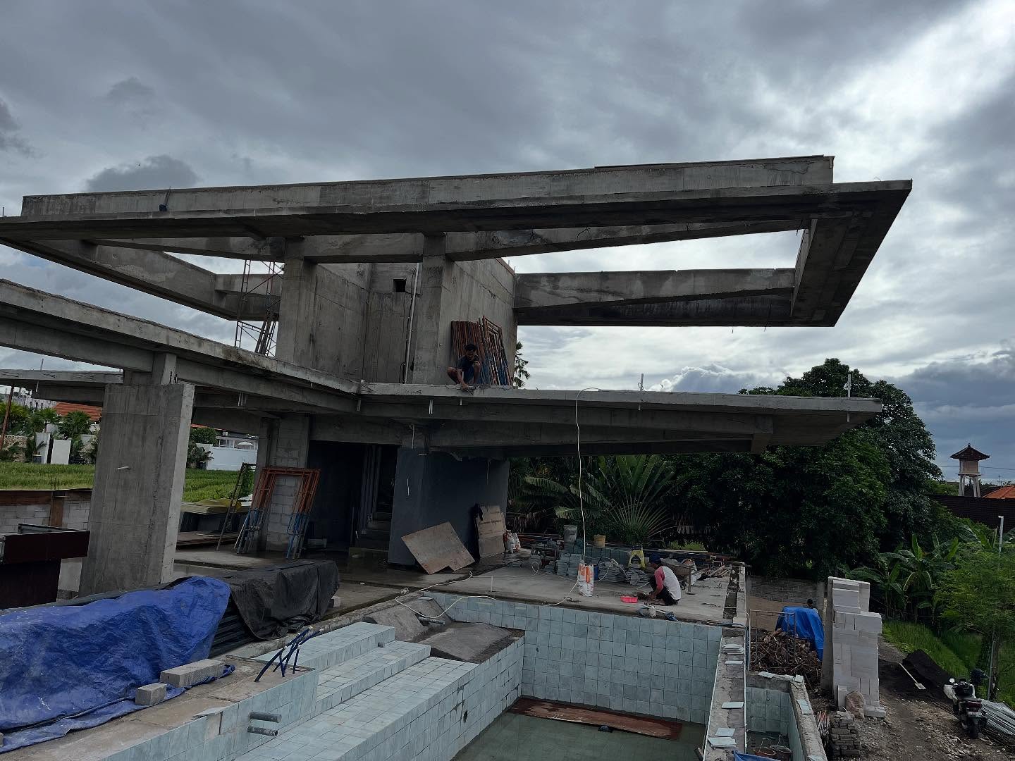 Now that's a sexy cantilever! Villa XY Fusion pushing the structure engineer to think outside their usual box